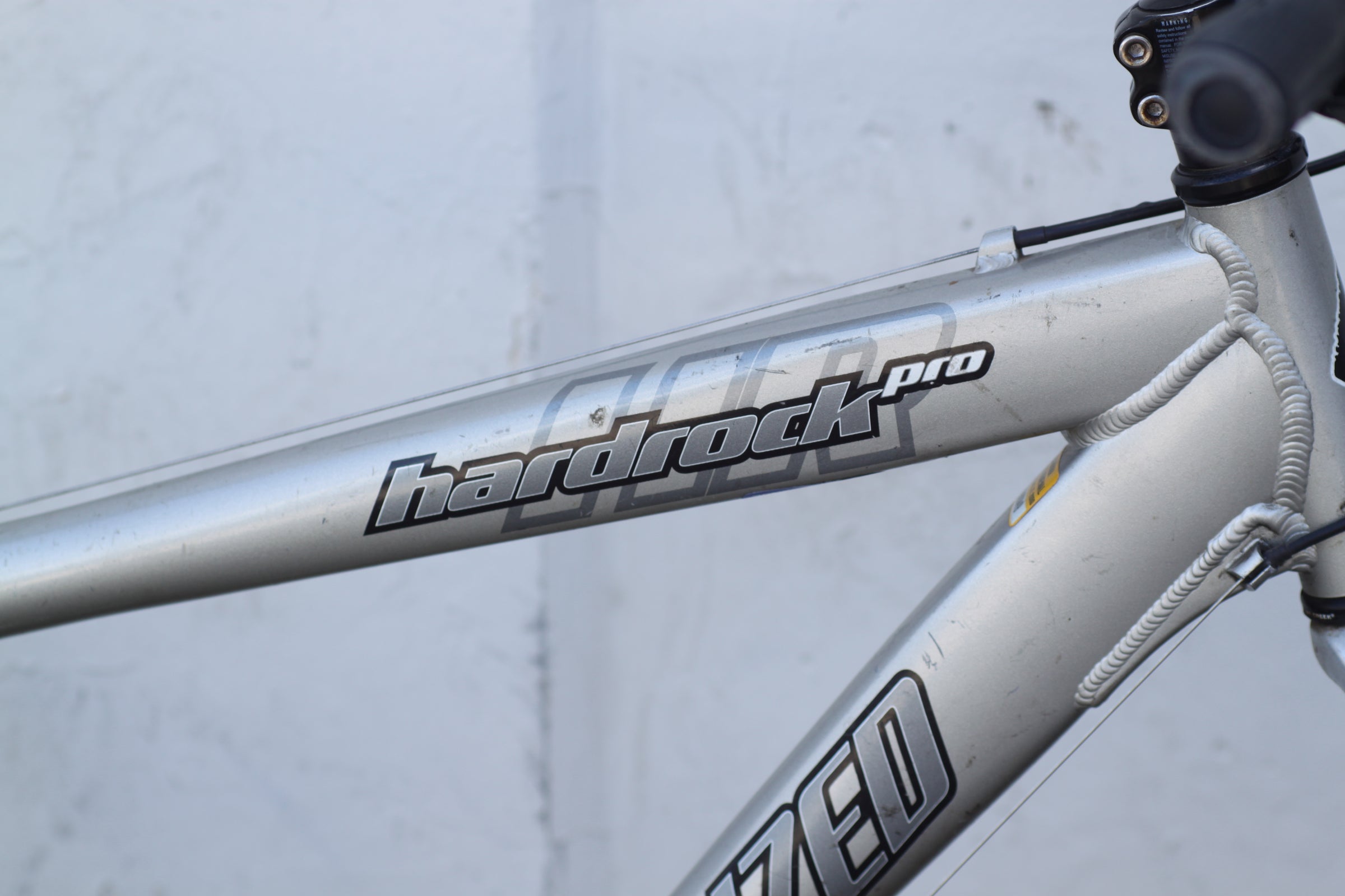 Specialized Hardrock Pro Mountain Bike with Disc Brakes 19 silver Specialized Hardrock Pro Mountain Bike with Disc Brakes 19 silver