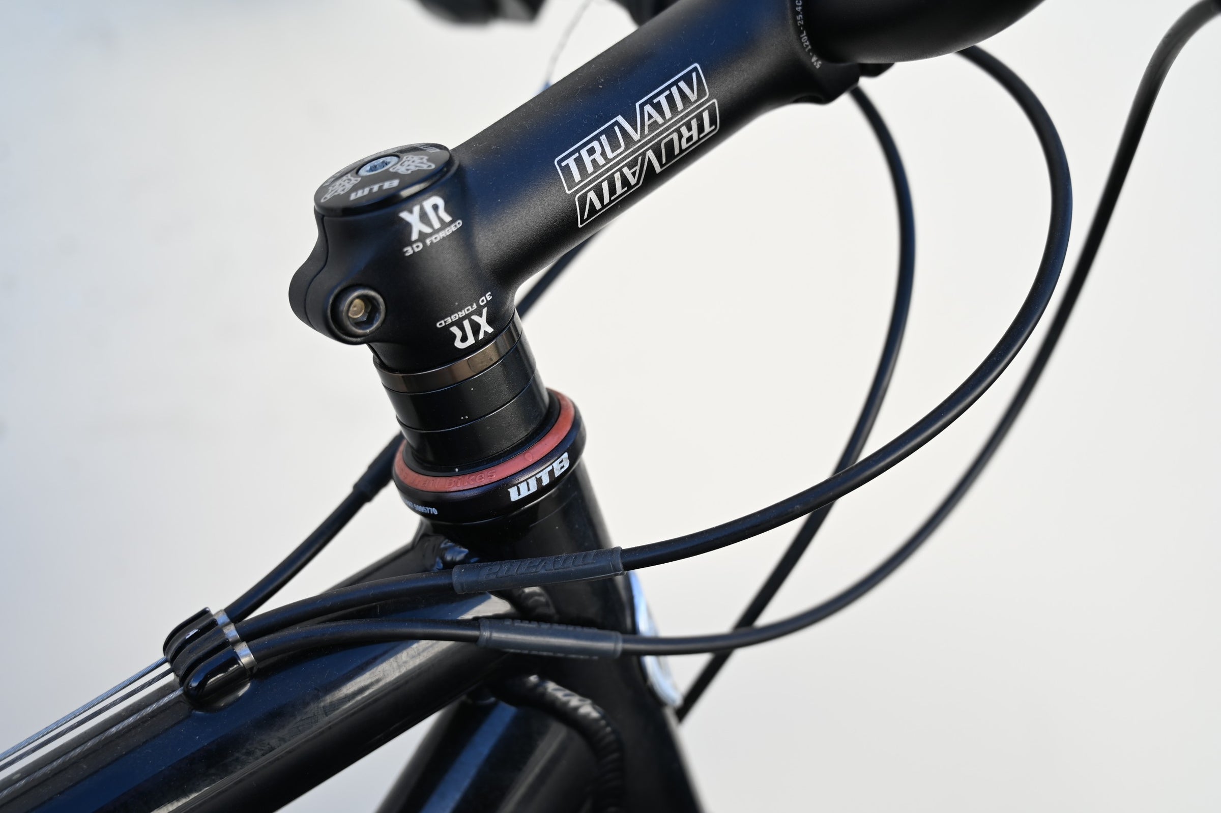 Novara Bonanza Sport MTB Hardtail with Disc Brakes, Manitou Trace