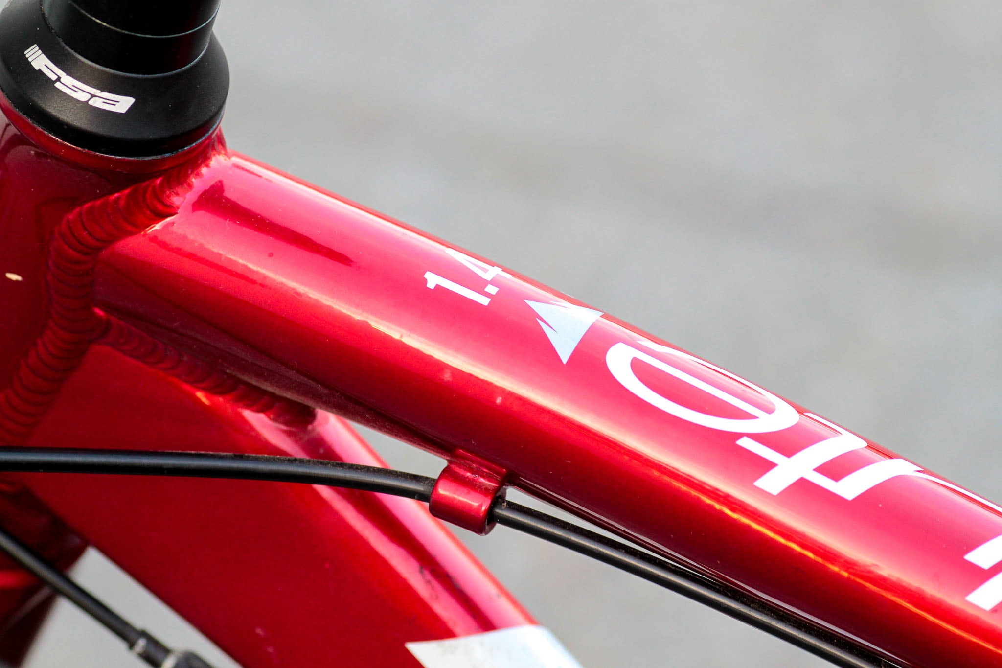 Fuji Absolute 1.4 Commuter Hybrid Bike with Carbon Fork S / 15