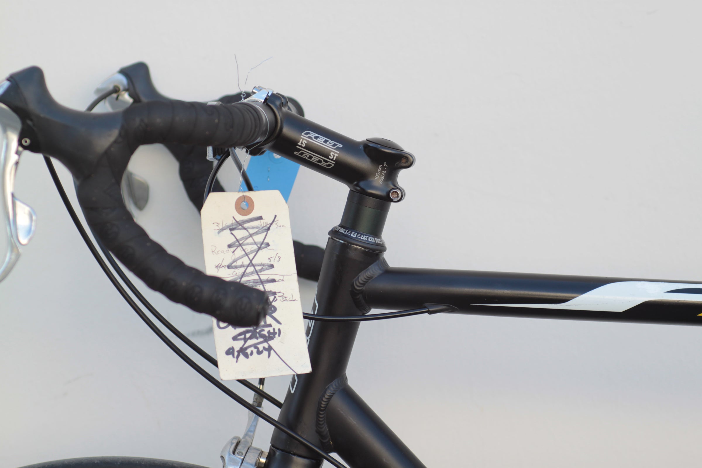 Felt F75 Aluminum Carbon Road Bike with Shimano 105 58cm black