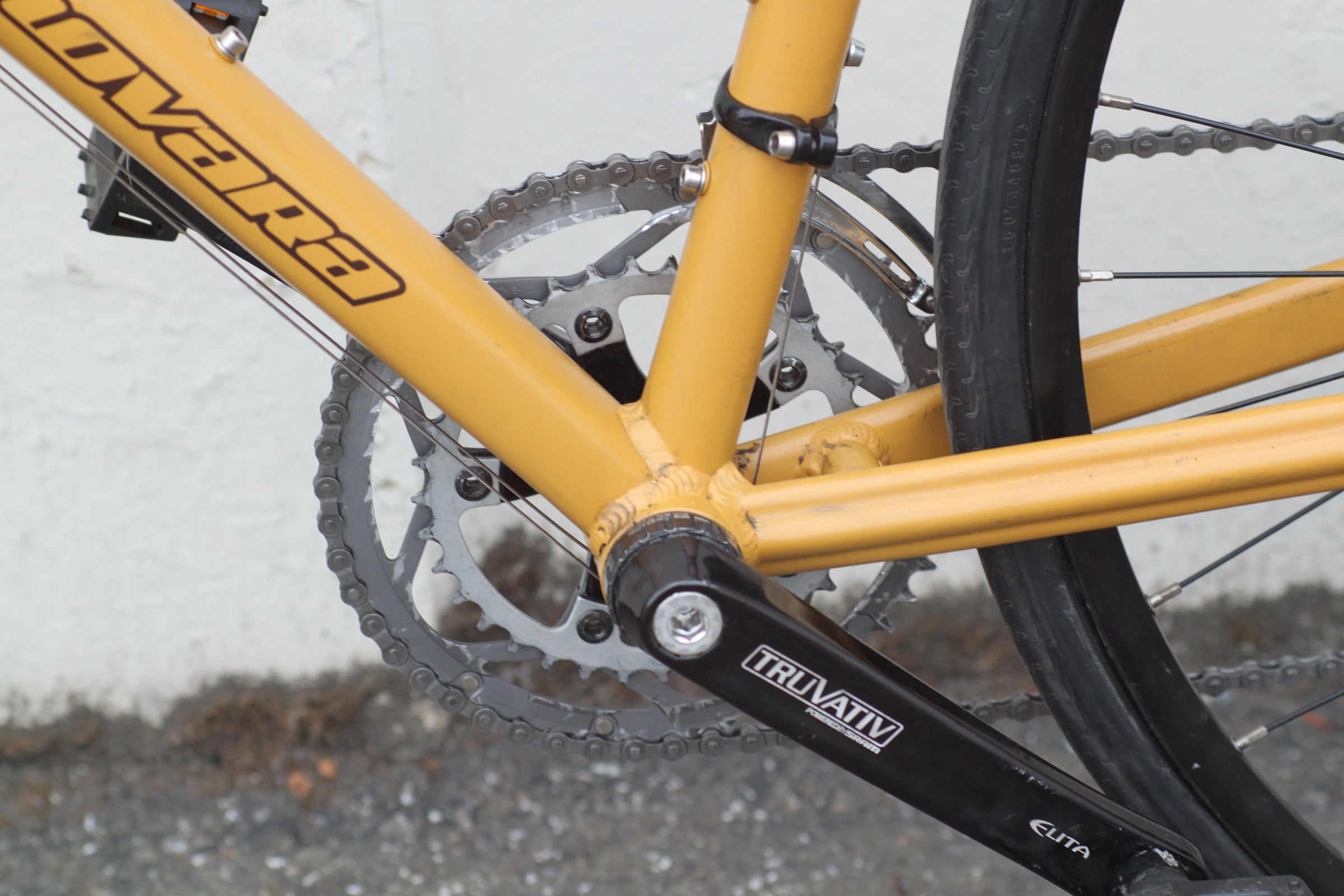 Novara Big Buzz Gravel Commuter Hybrid with Disc Brakes 18