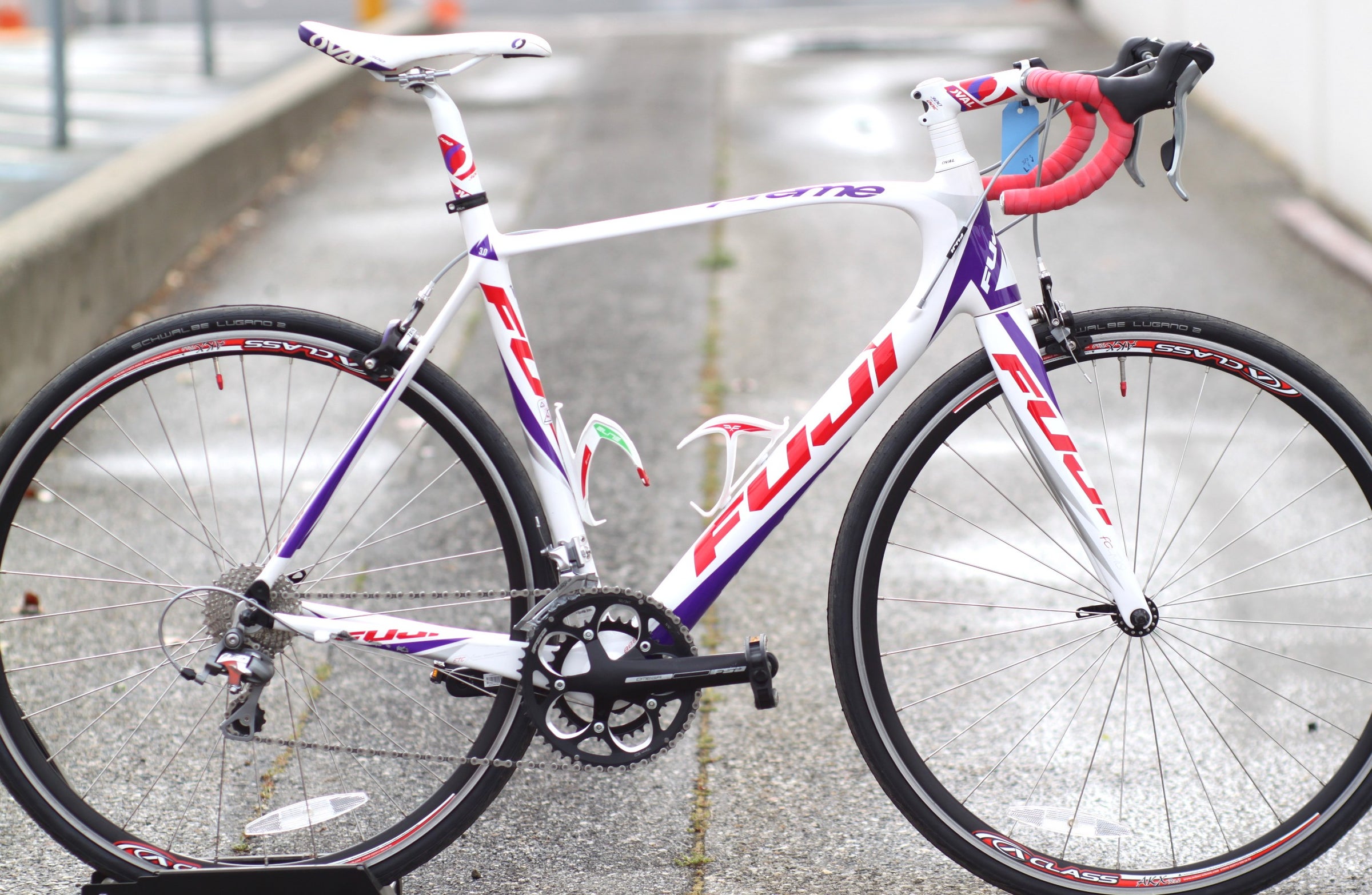 Fuji Supreme 3.0 Full Carbon Road Bike with 2x10 Drivetrain and
