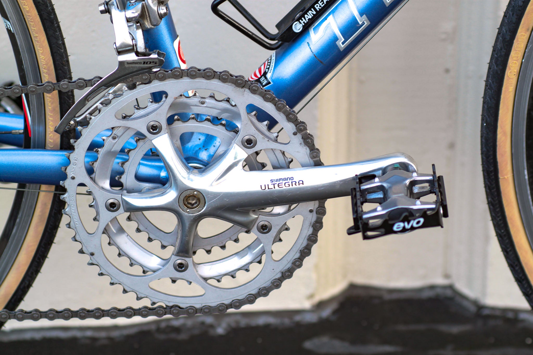 Trek 2200 ZR Alloy / OCLV Carbon Road Bike with 650c Wheels blue