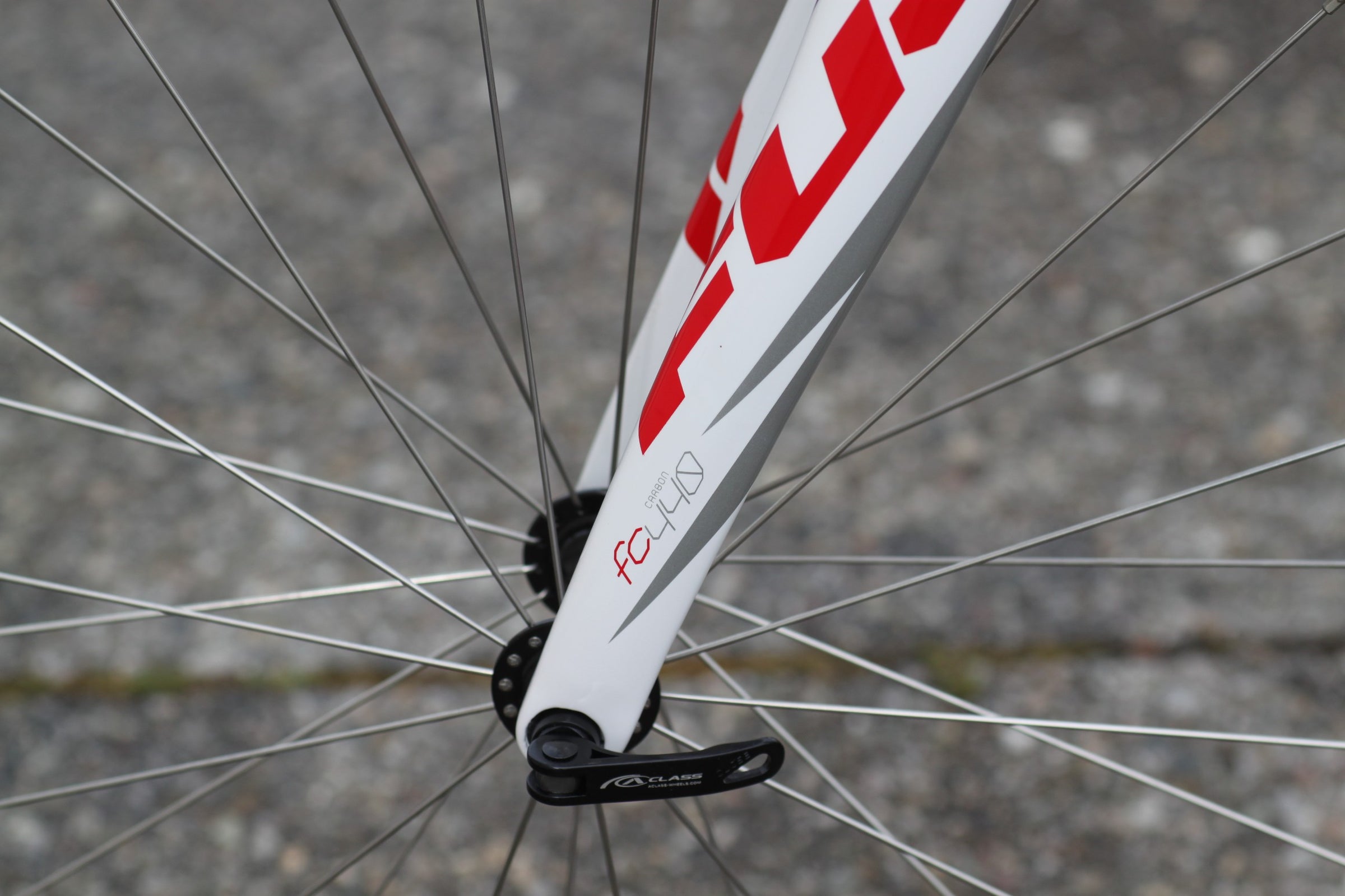 Fuji Supreme 3.0 Full Carbon Road Bike with 2x10 Drivetrain and