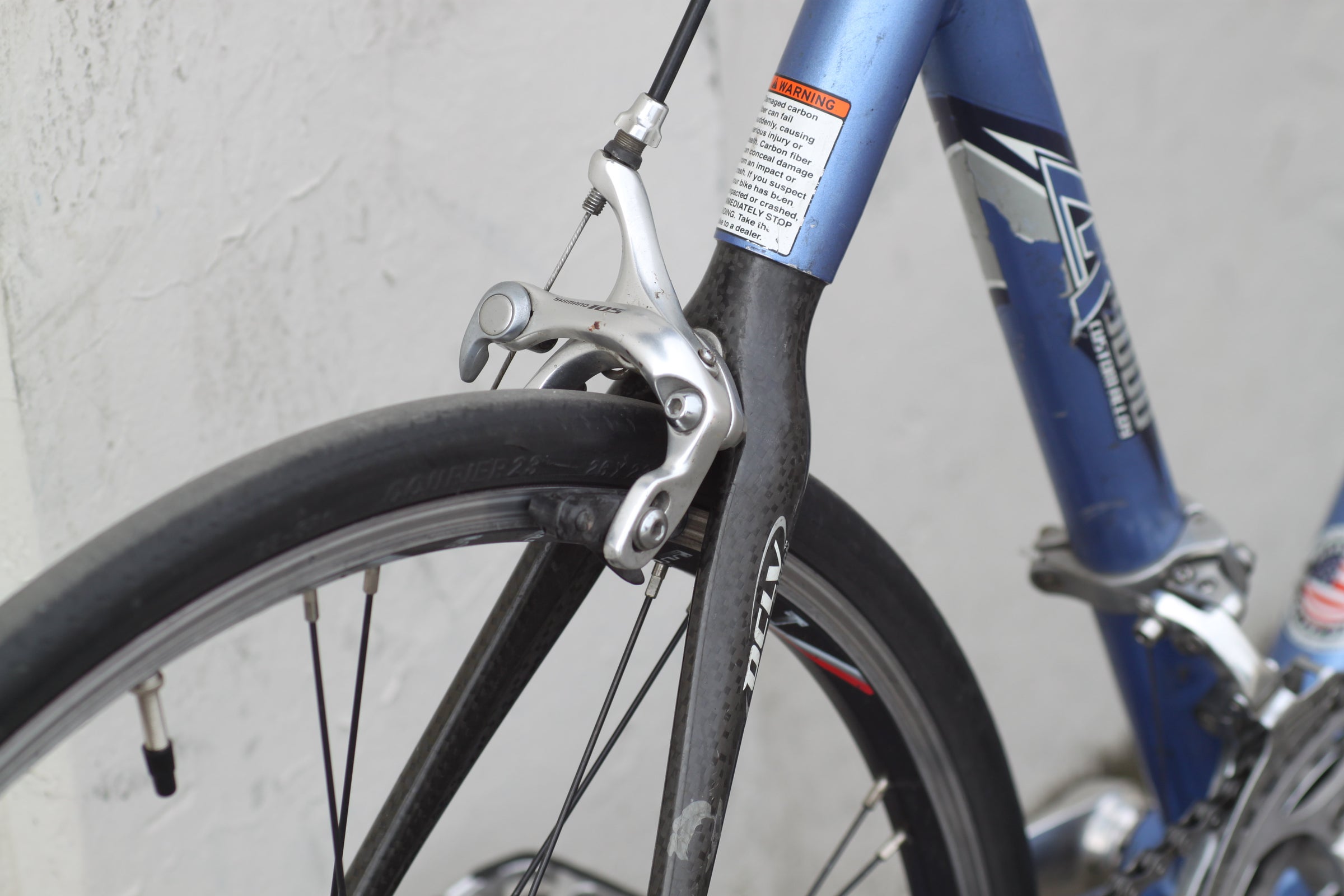 Trek 2200 ZR Alloy / OCLV Carbon Road Bike with 650c Wheels blue