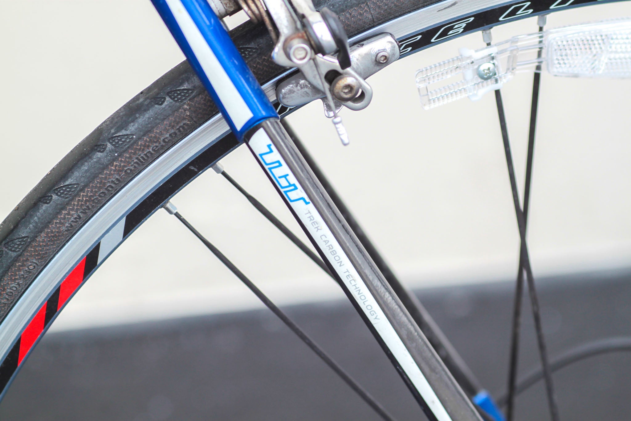 Trek 2.1 Alpha Aluminum Road Bike with Carbon Fork and Carbon