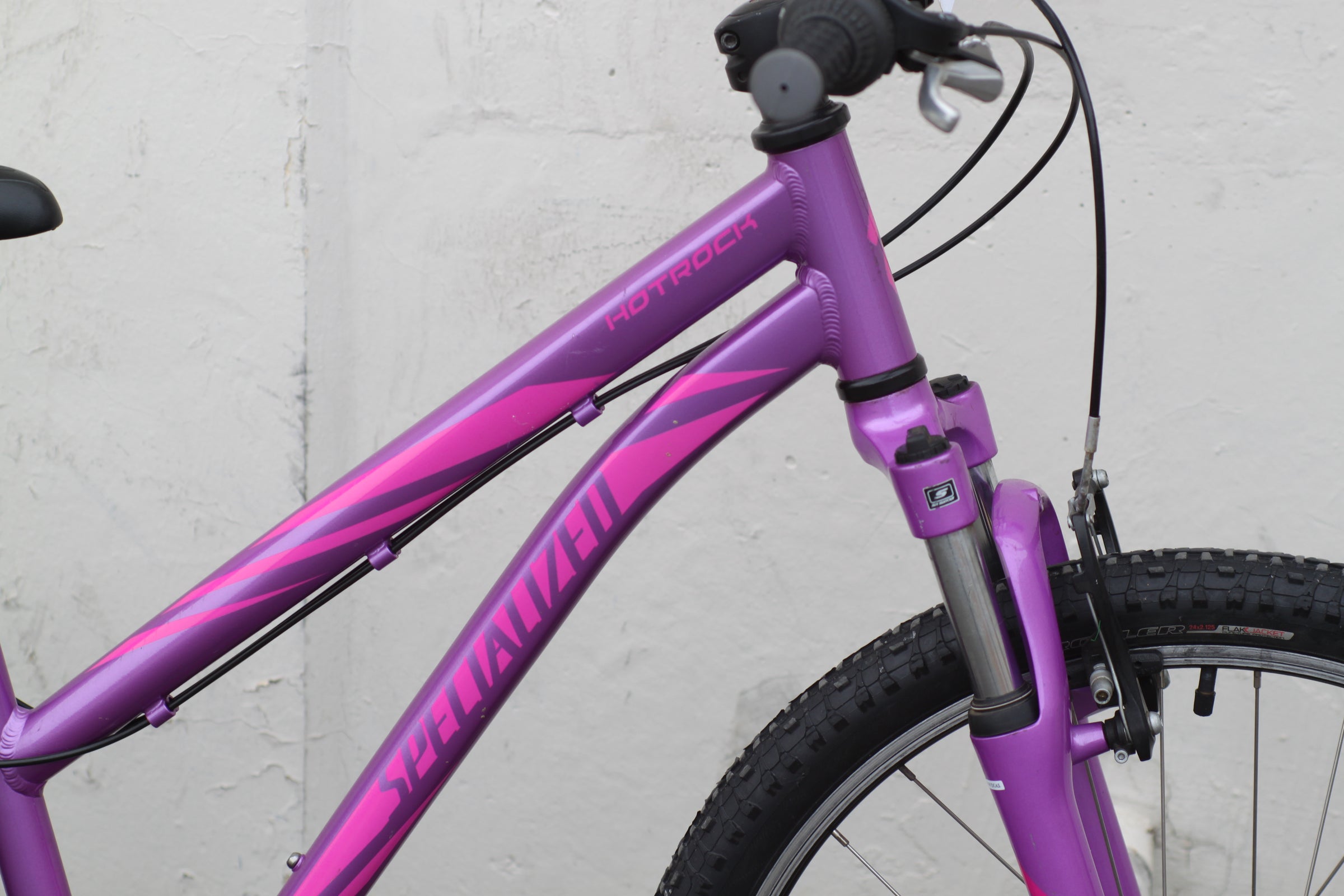 Specialized Hotrock 24 Girl's Bike with 7-speeds, Suntour Fork