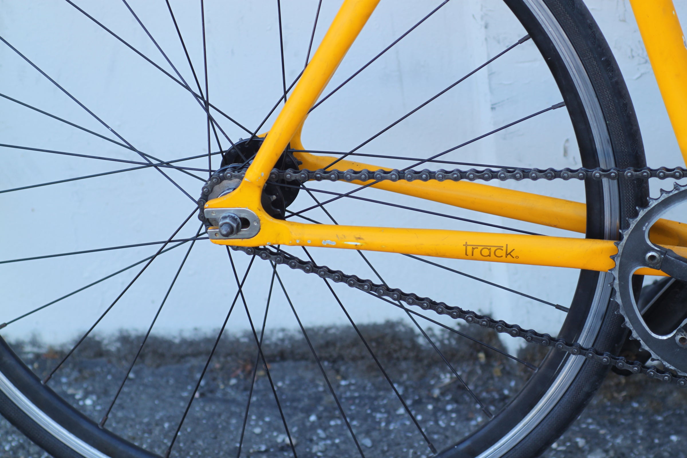 6KU Urban Track Bike Singlespeed / Fixie with 48/16 Gearing yellow