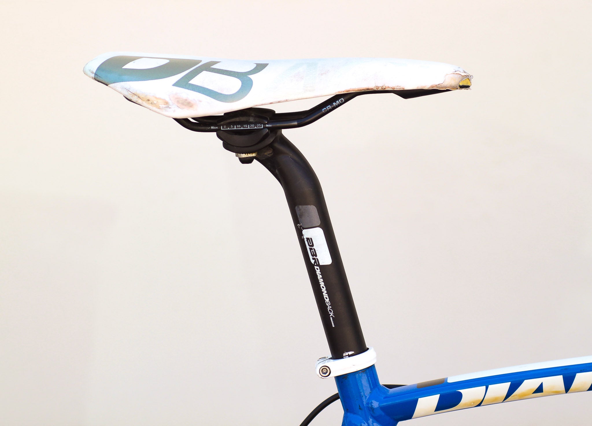 CC231 EUROBIKE タイヤ　フレーム Diamondback Podium 3 Road Bike with Carbon Fork, Shimano 105 58