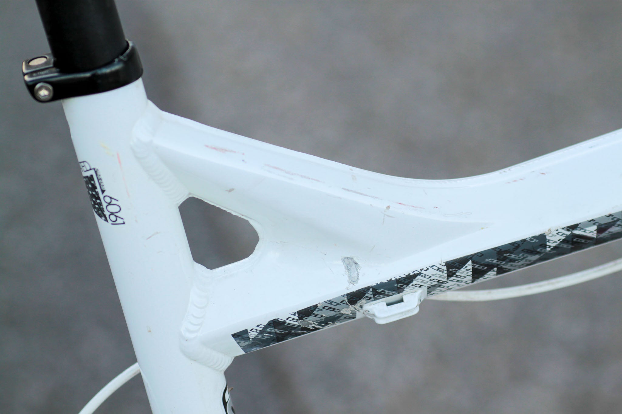 GT Force 3.0 Full Suspension Mountain Bike with Disc Brakes white
