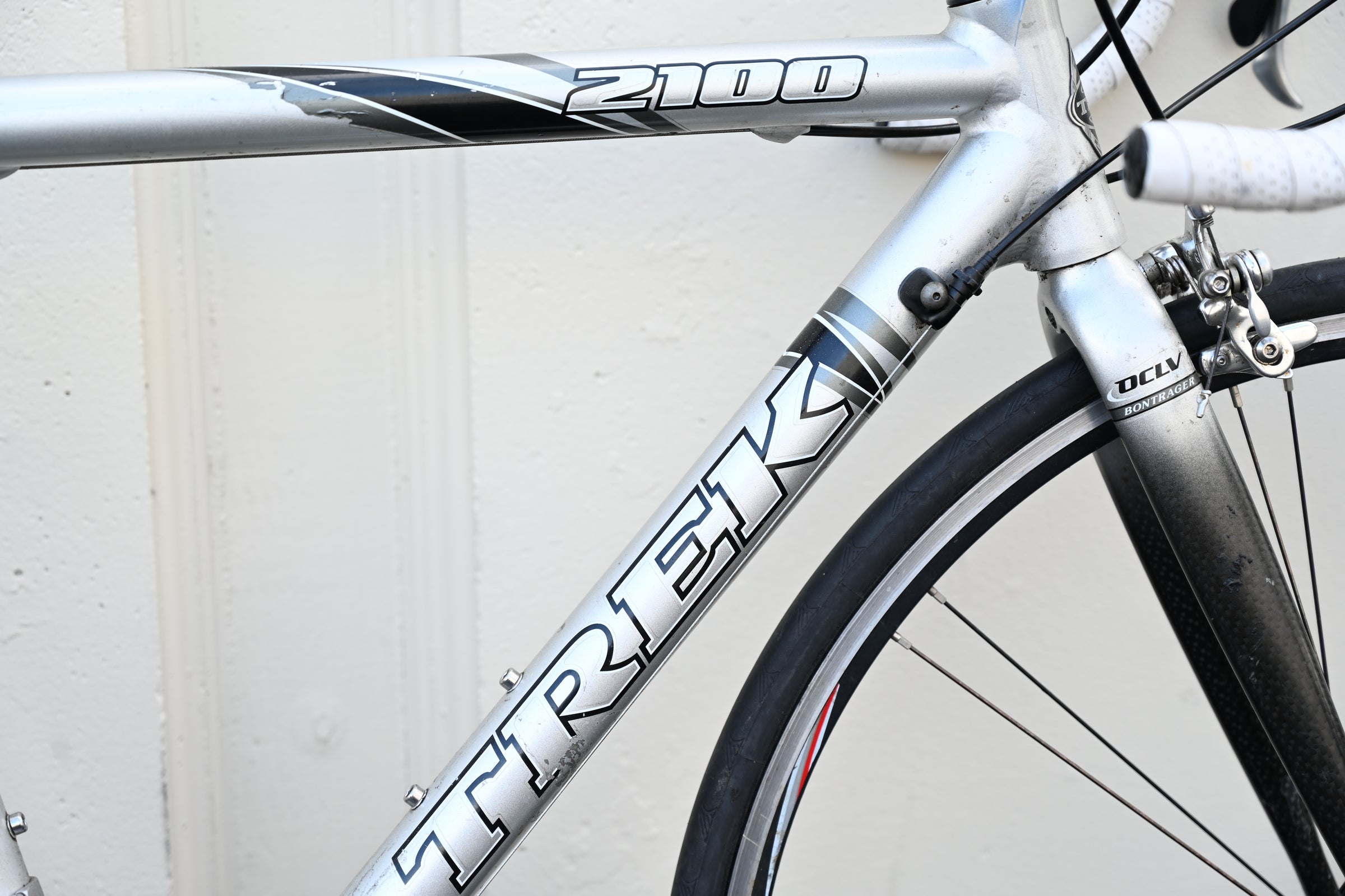 Trek 2100 ZR9000 Alloy / Carbon Road Bike with Ultegra/105, Carbon