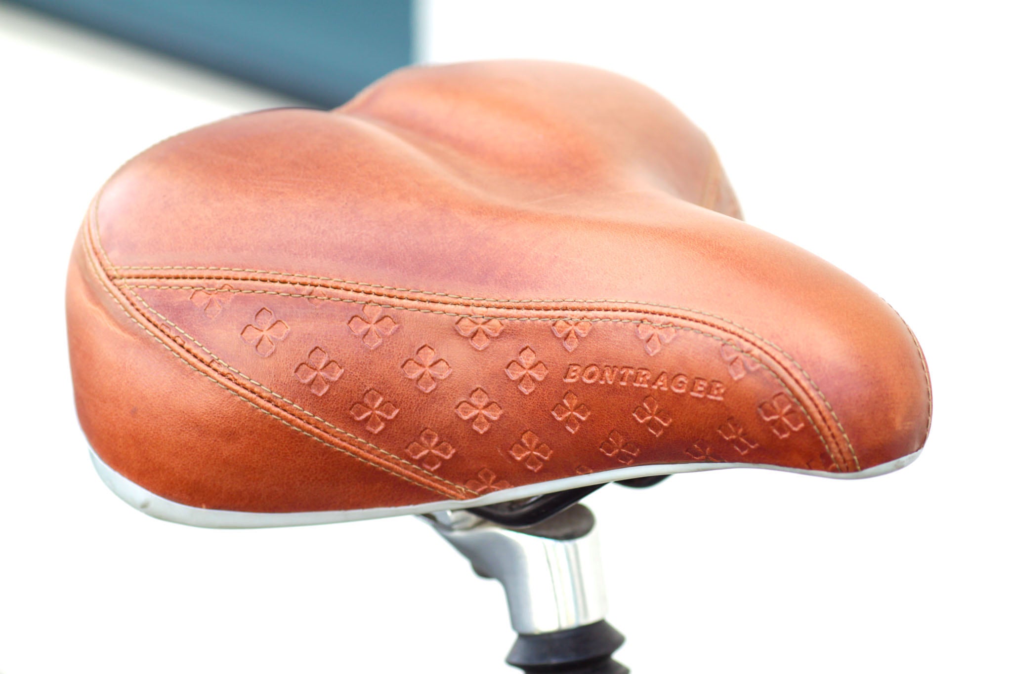 Trek 7200 WSD Step-Thru Women's Commuter Hybrid Bike with RST Fork