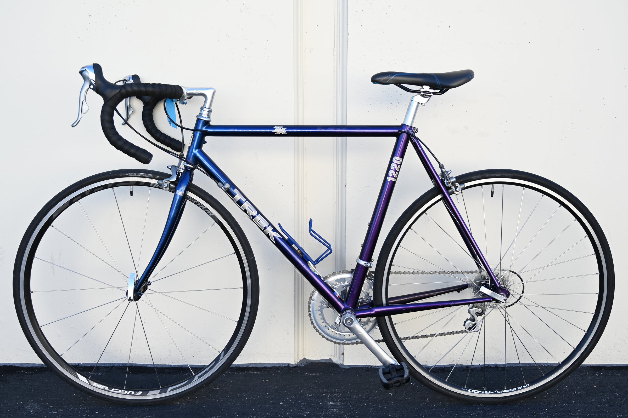 Trek 1220 Vintage Road Bike with ZX Series Aluminum Frame, Shimano