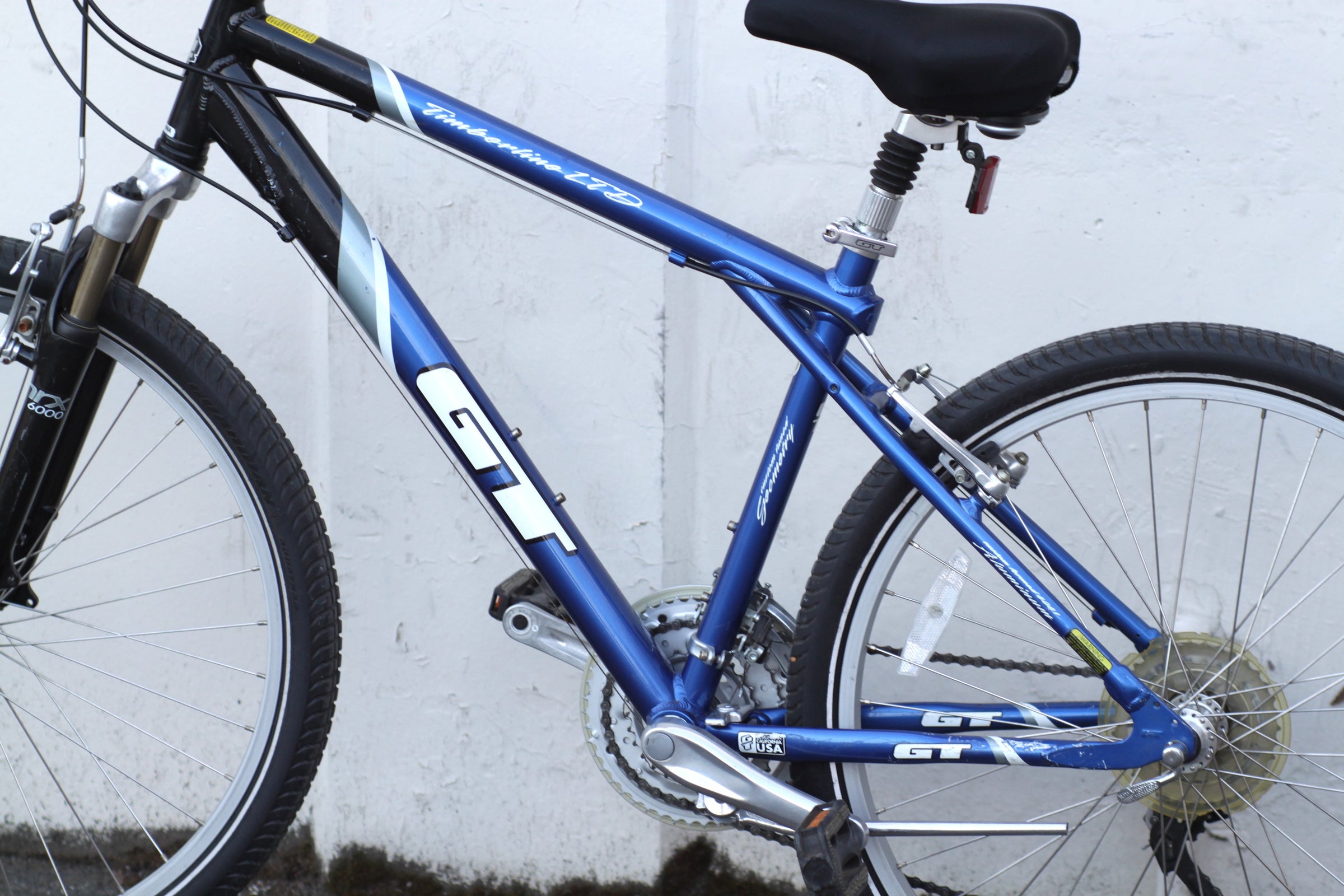 GT Timberline LTD Commuter Hybrid Bike with Upright Seating