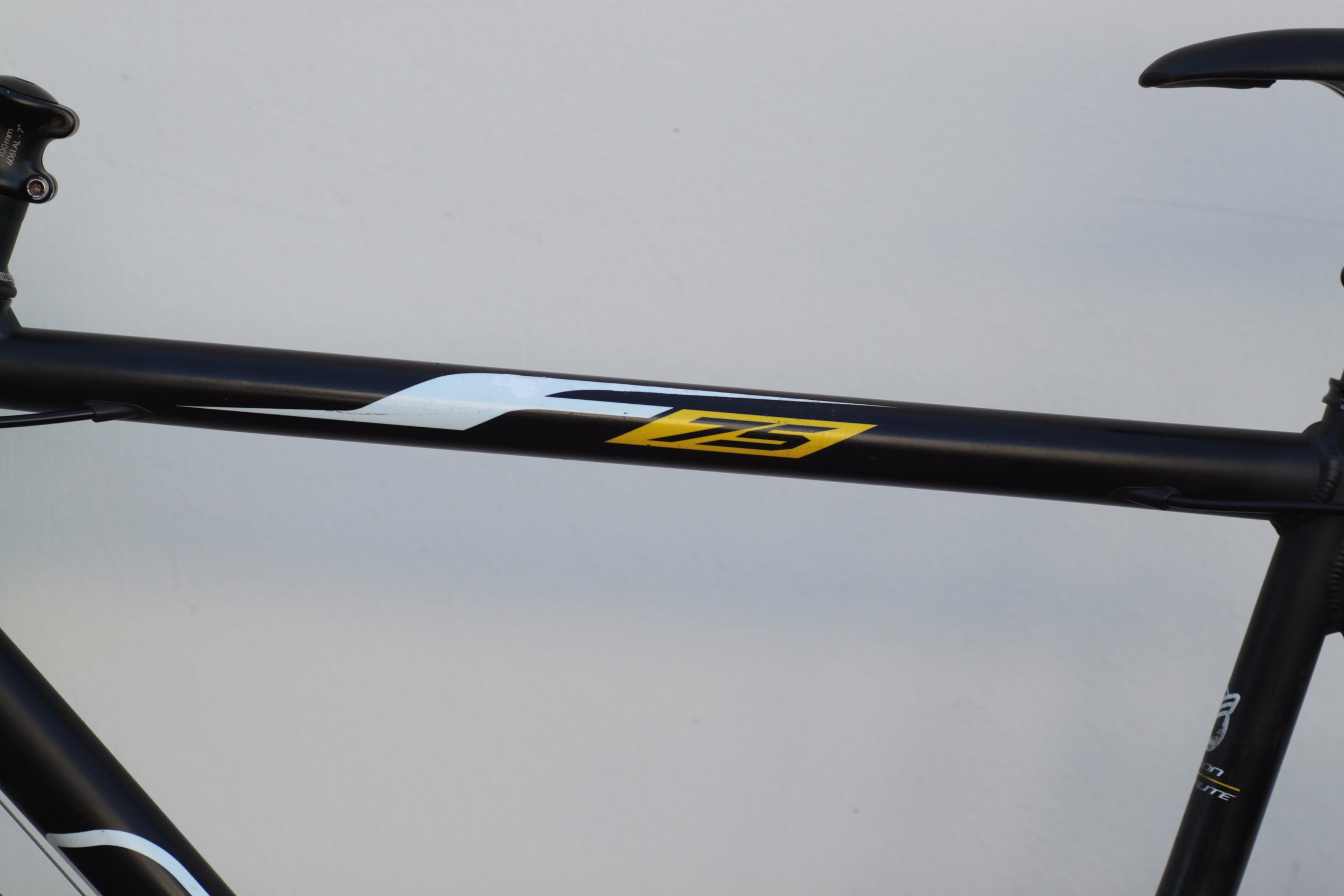 Felt F75 Aluminum Carbon Road Bike with Shimano 105 58cm black