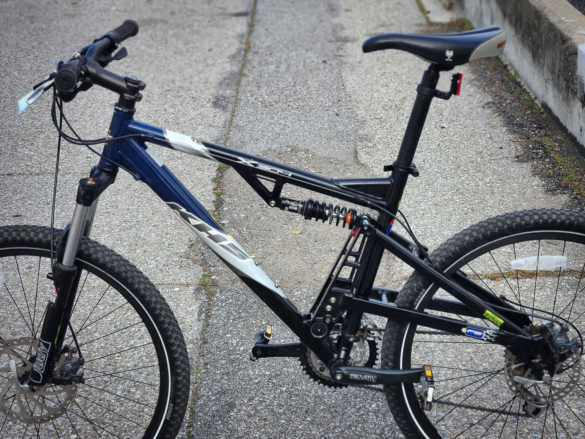 KHS X 304 Full Suspension MTB with Disc Brakes, RS Judy Fork