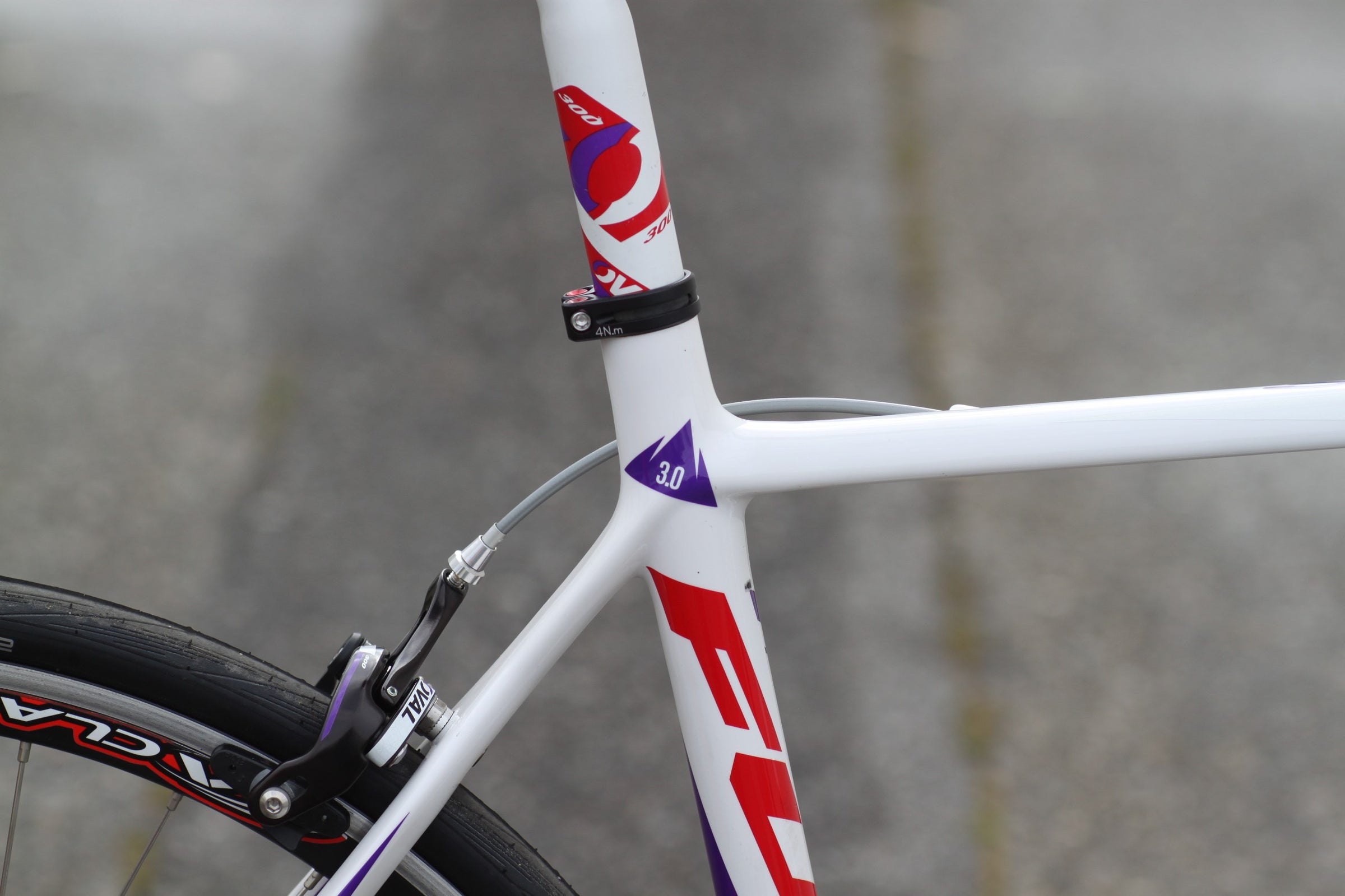 Fuji Supreme 3.0 Full Carbon Road Bike with 2x10 Drivetrain and