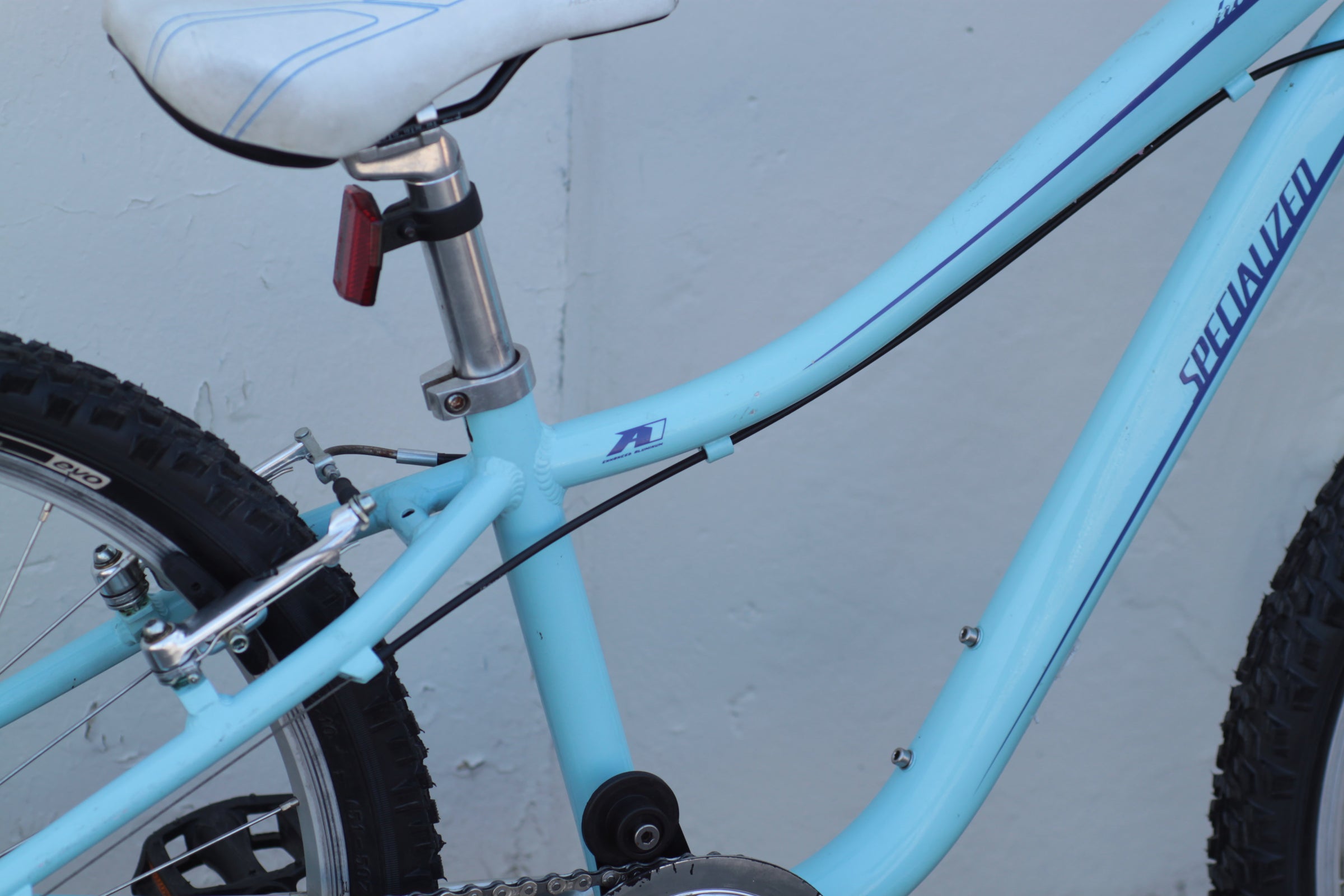 Specialized Hotrock 24 7-Speed Girls Bike blue - VEPE | Used Bikes