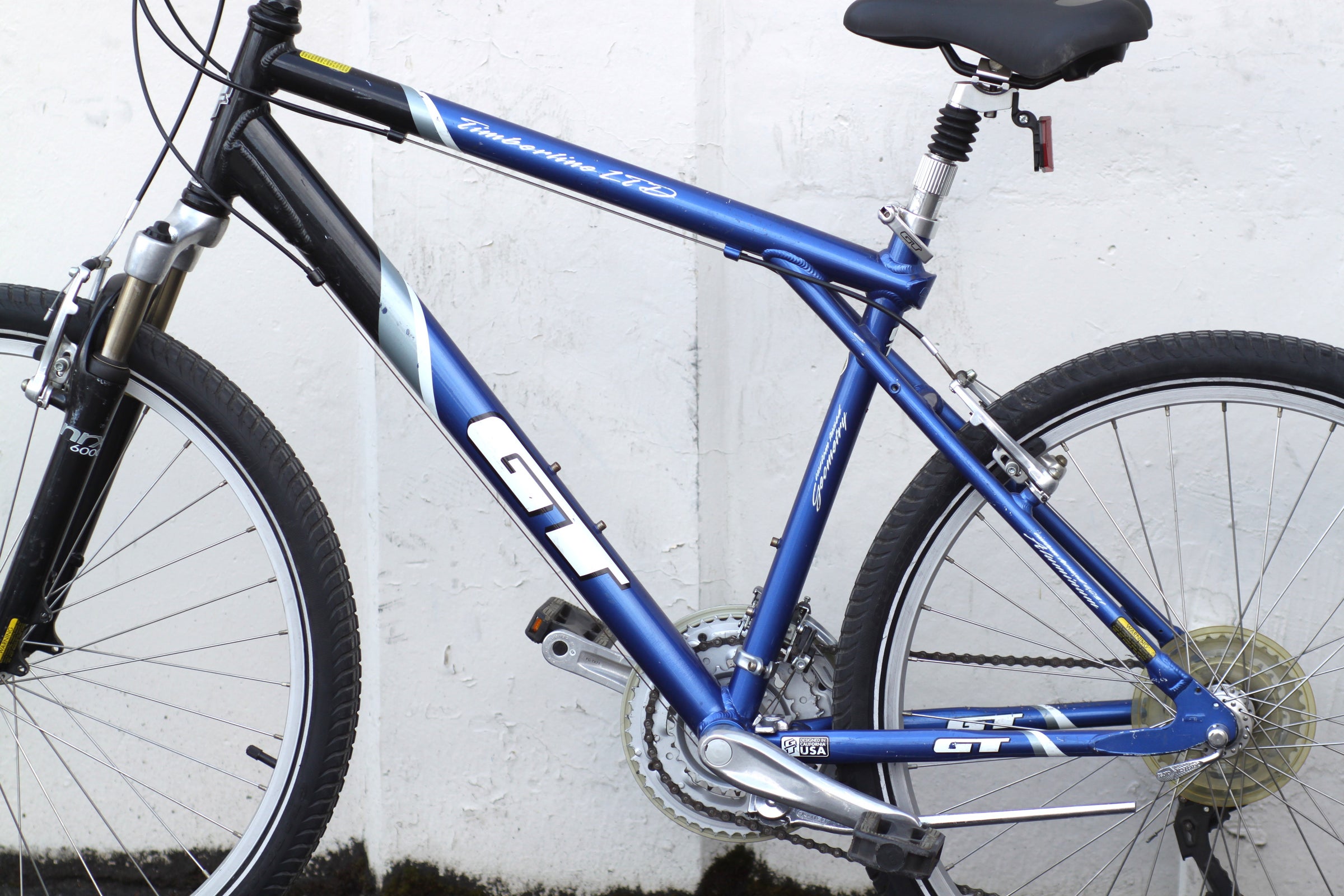 GT Timberline LTD Commuter Hybrid Bike with Upright Seating