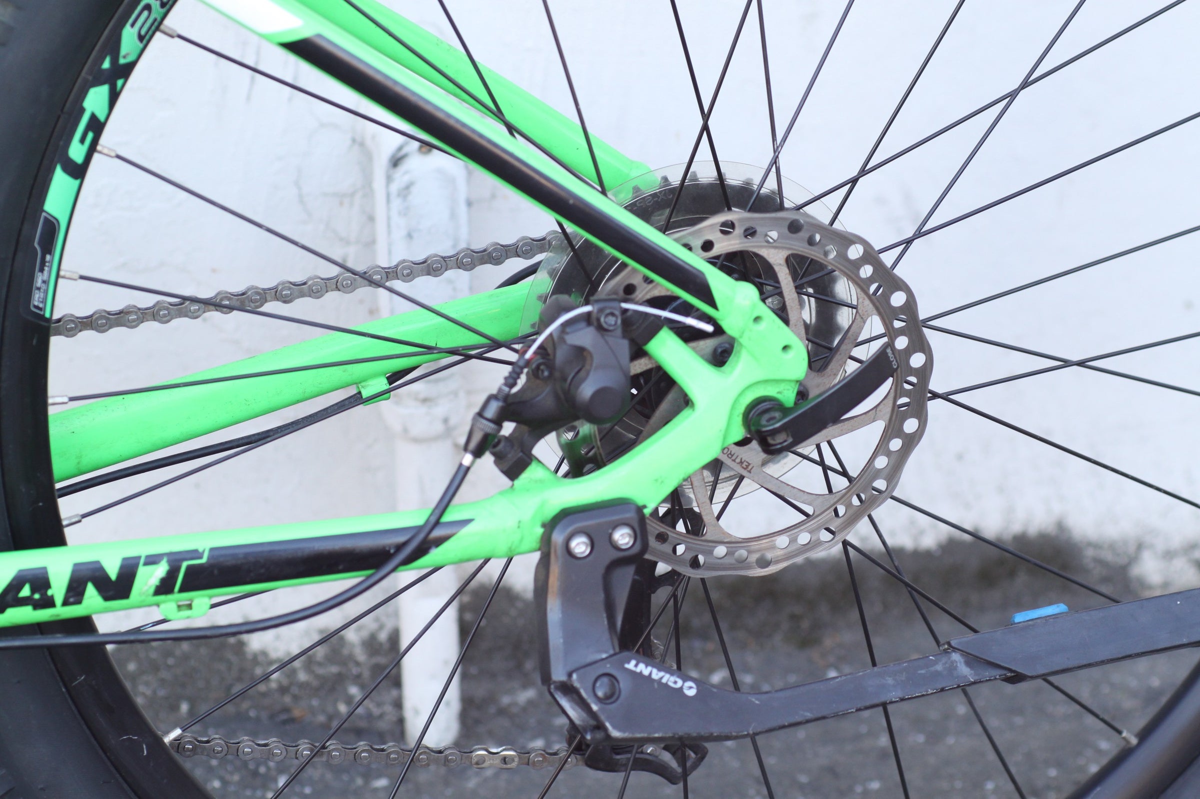 Giant ATX 2 27.5 Sport Hardtail MTB with Disc Brakes, 27.5” Wheels