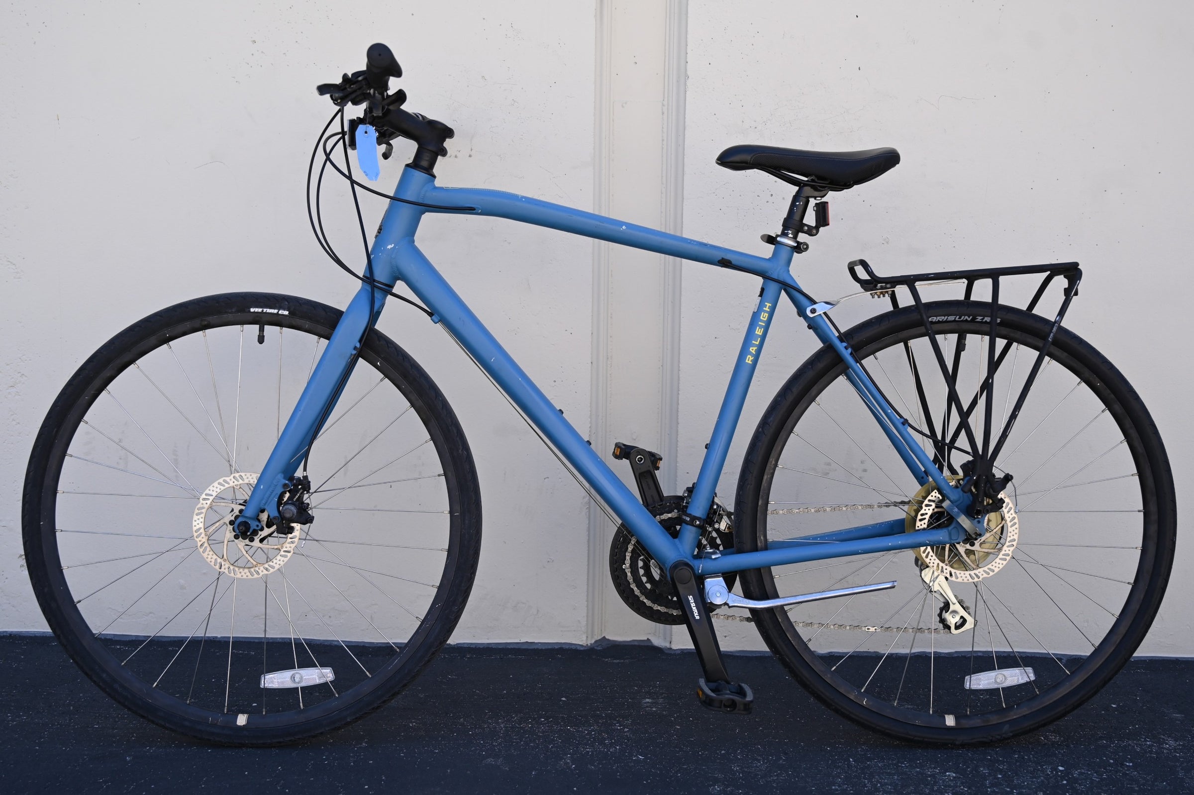 Raleigh Cadent 2 Flat Bar Commuter Fitness Hybrid with Disc Brakes