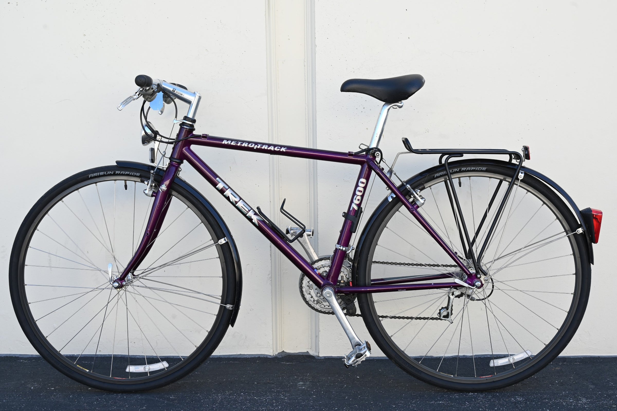 Trek Metro Track 7600 Commuter Hybrid with Fenders, Rear Rack
