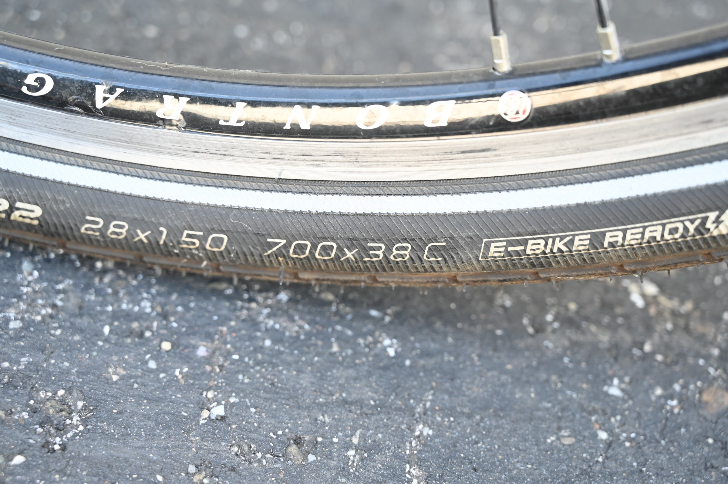 Trek Multitrack 7500 Commuter Hybrid with Rear Rack, RockShox Fork