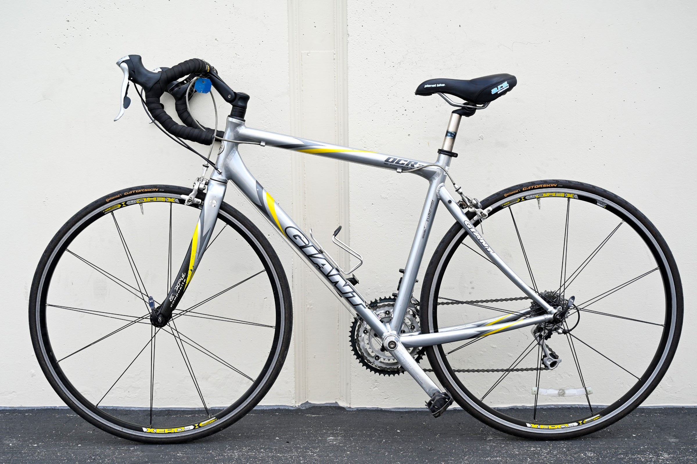 Giant OCR 2 Alloy Road Bike with Carbon Fork and Shimano 105 MD