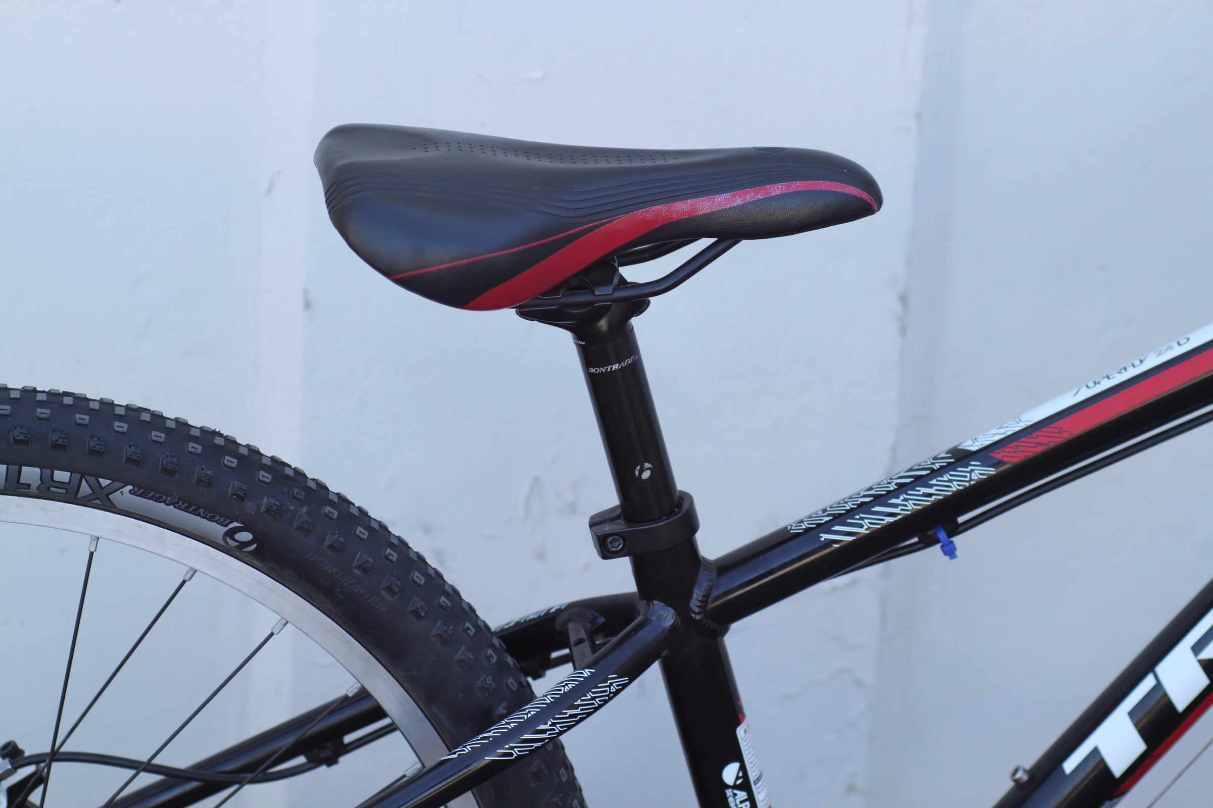Trek ジュニア　Superfly マウンテンバイク24インチ Trek ジュニア Superfly マウンテンバイク 24インチ Superfly 24