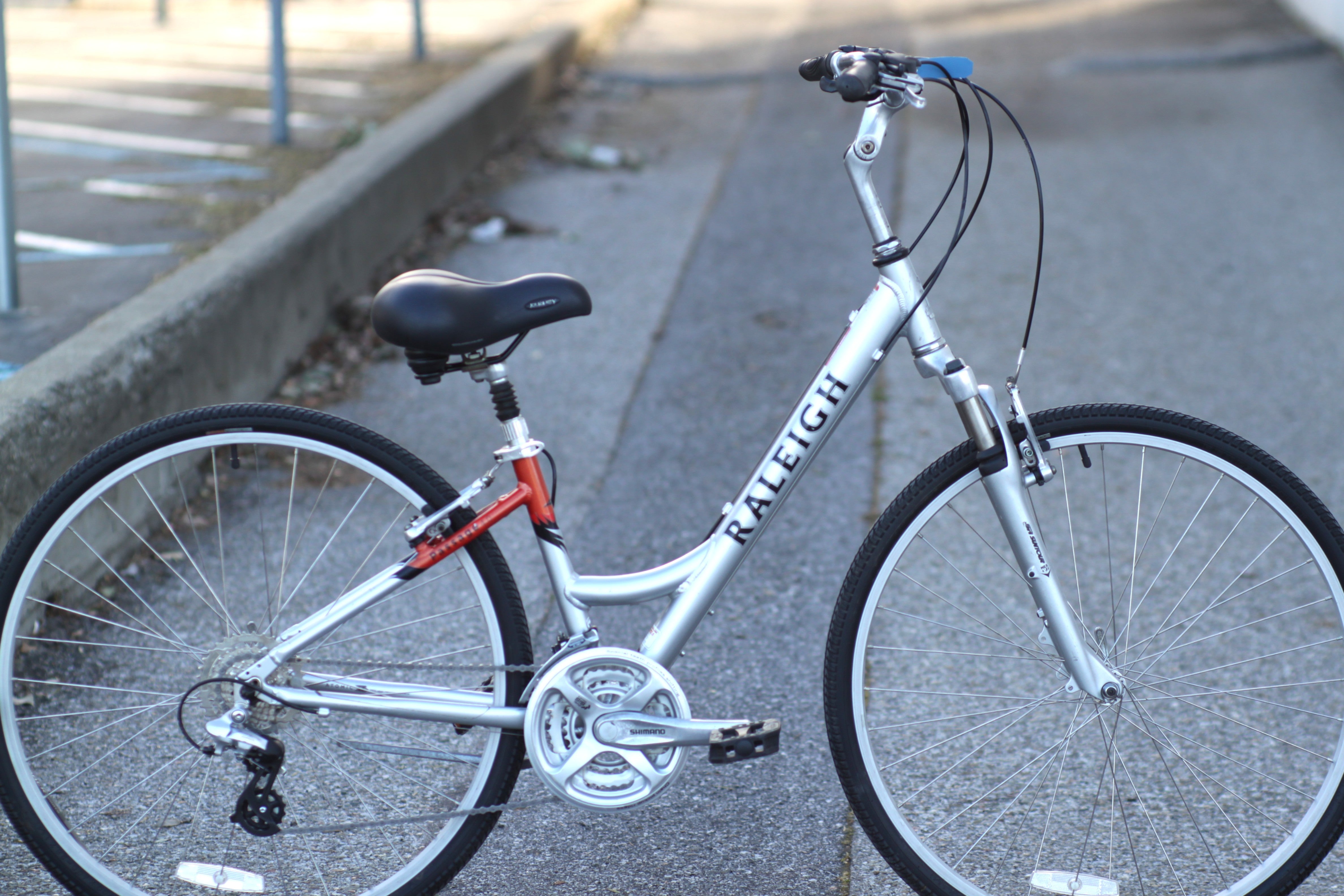 Raleigh Passage 4.0 Low Step Hybrid Commuter Bike 16