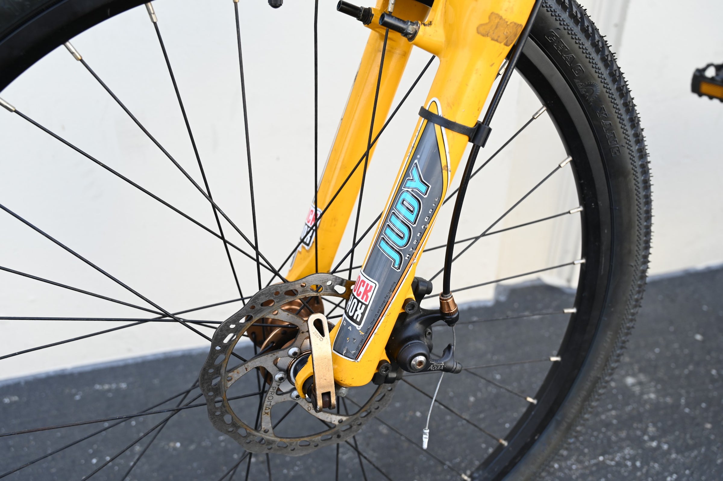 GT Avalanche 2.0 Hardtail MTB 26” Wheelie Bike with Disc Brakes