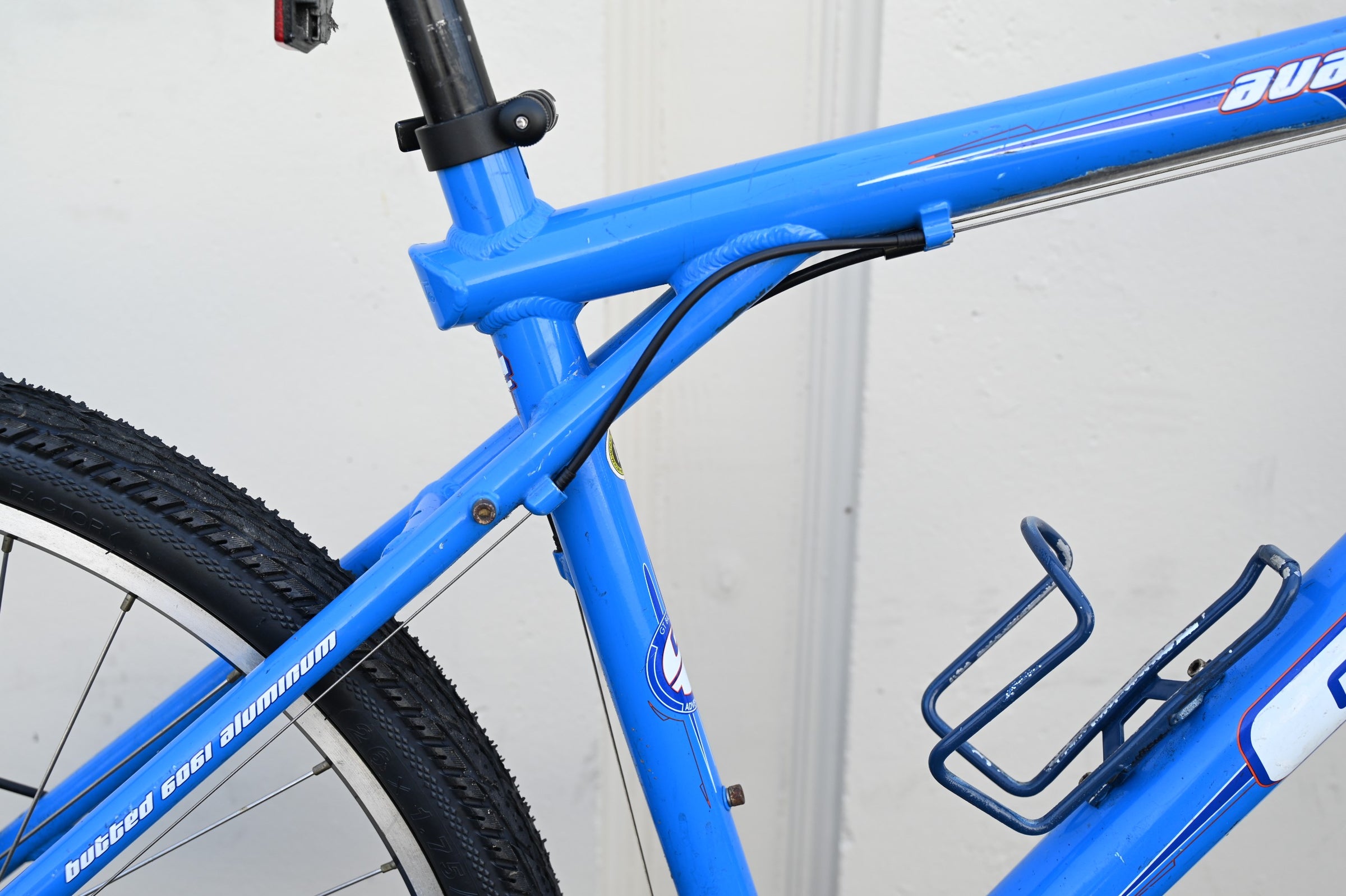 GT Avalanche 2.0 Hardtail MTB 26” Wheelie Bike with Disc Brakes