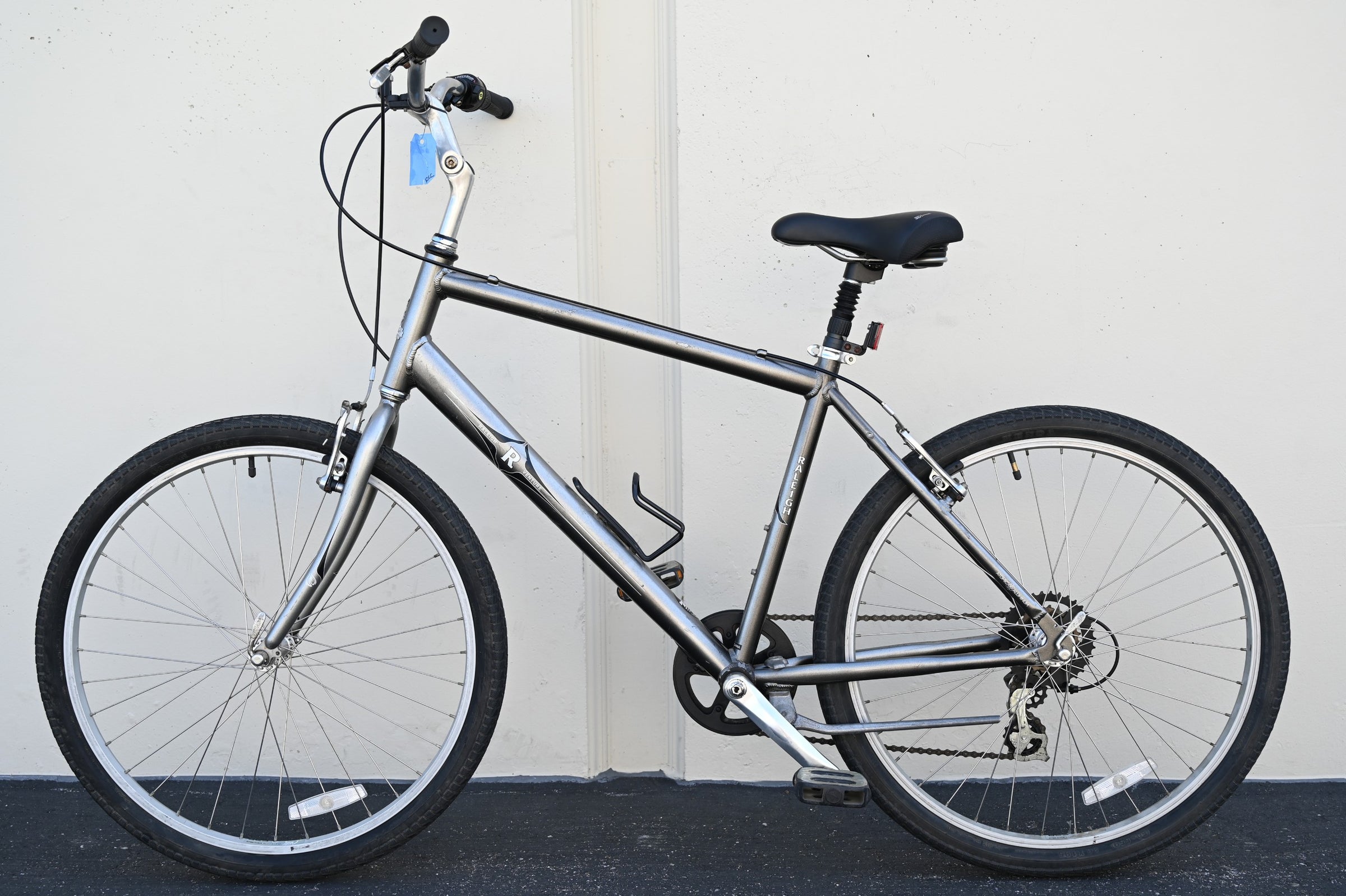 Raleigh Venture Commuter Hybrid Bike with Adjustable High Bars, 7