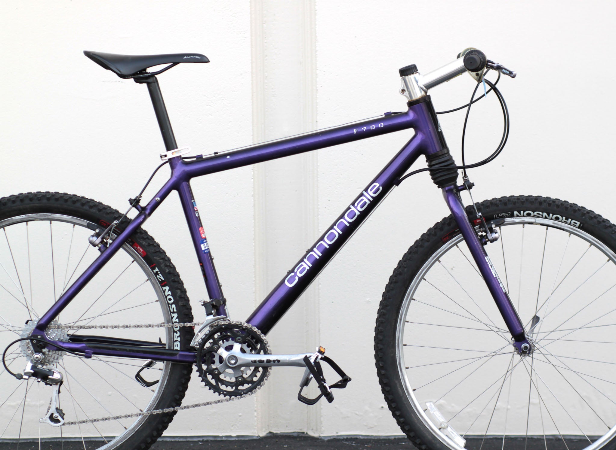 キャノンデール　f700 Cannondale F700 Hardtail Mountain Bike - Made in USA purple