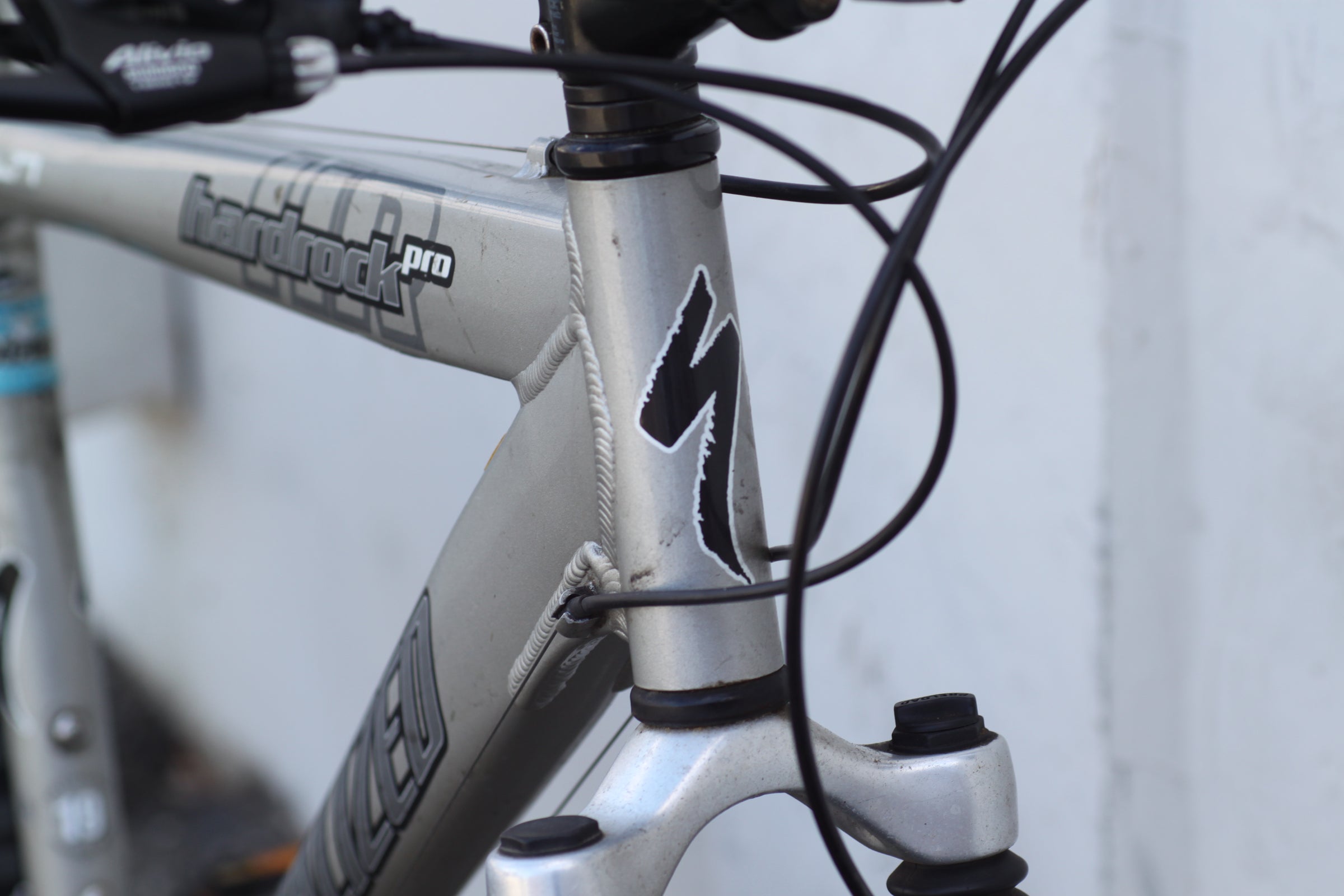 Specialized Hardrock Pro Mountain Bike with Disc Brakes 19 silver