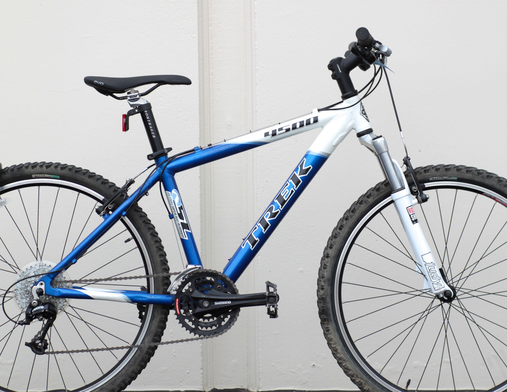 Trek 4500 Hardtail MTB with Rock Shox Judy Fork blue/white - NKOU