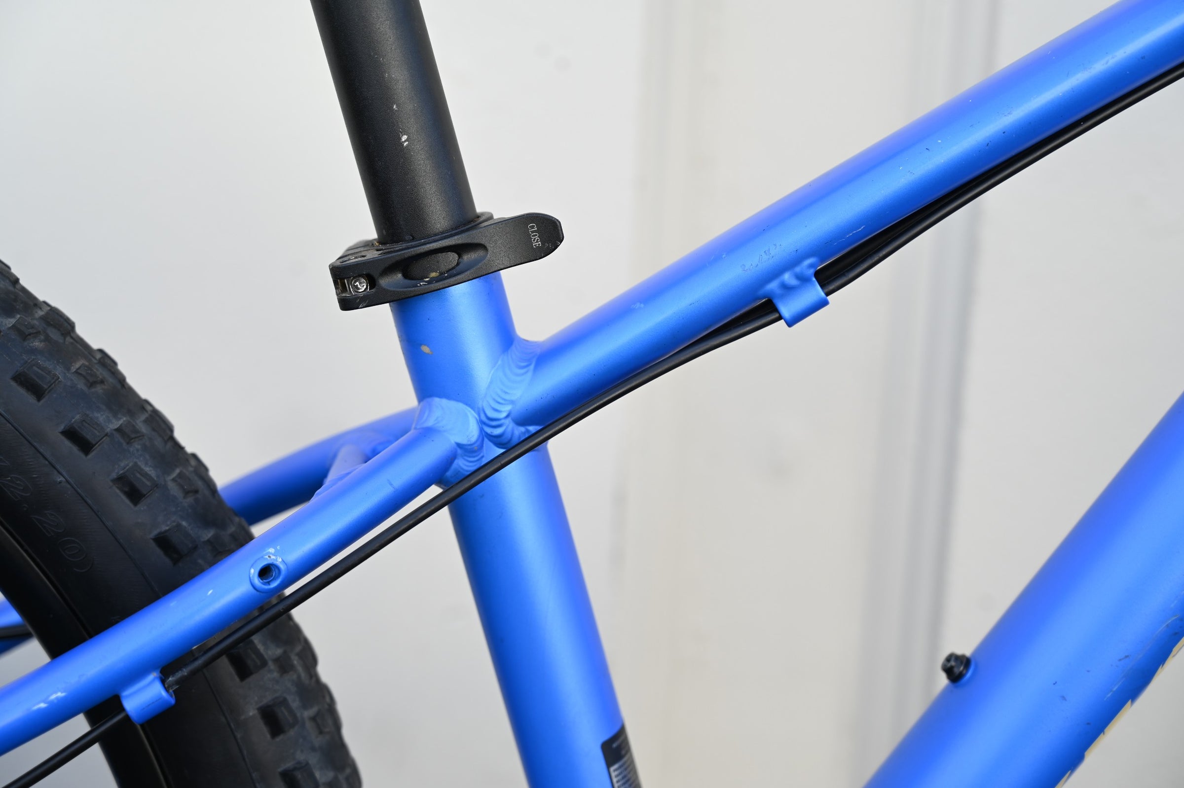 Giant STP 24 Dirt Jump MTB with Disc Brakes and Wide Tires blue
