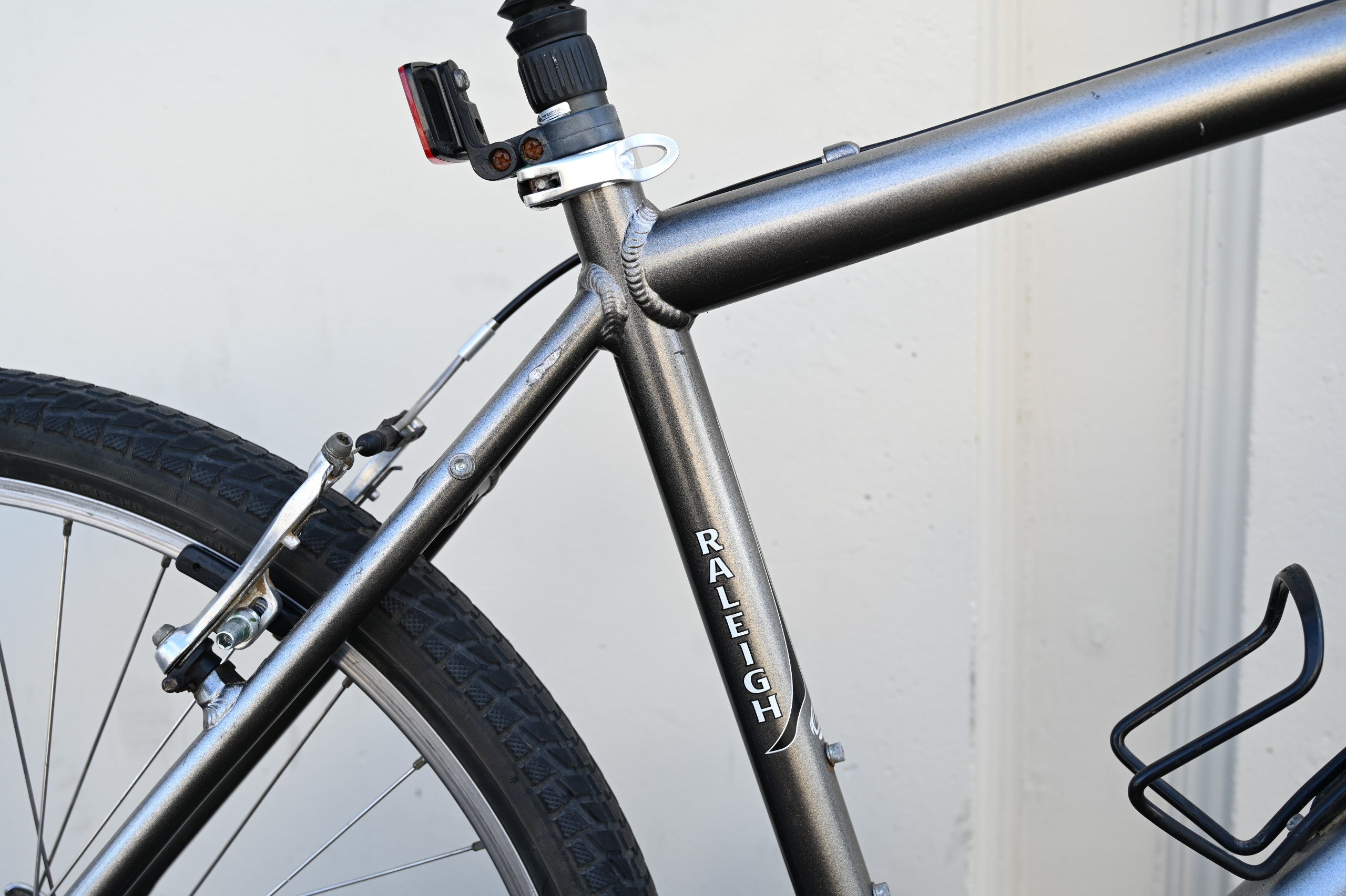 Raleigh Venture Commuter Hybrid Bike with Adjustable High Bars, 7