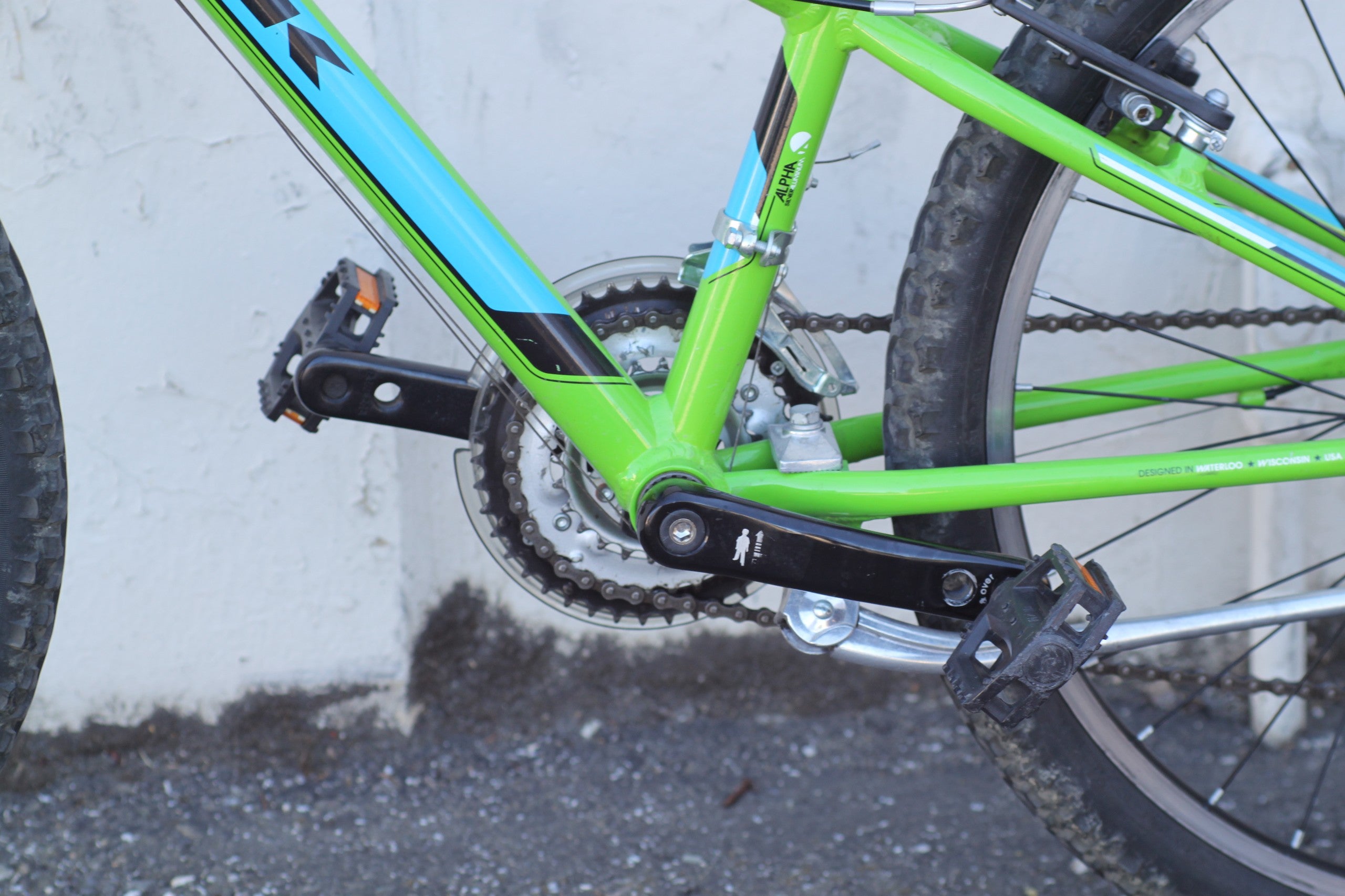 Trek MT220 Kid's Mountain Bike with 24” Wheels, Zoom Fork green