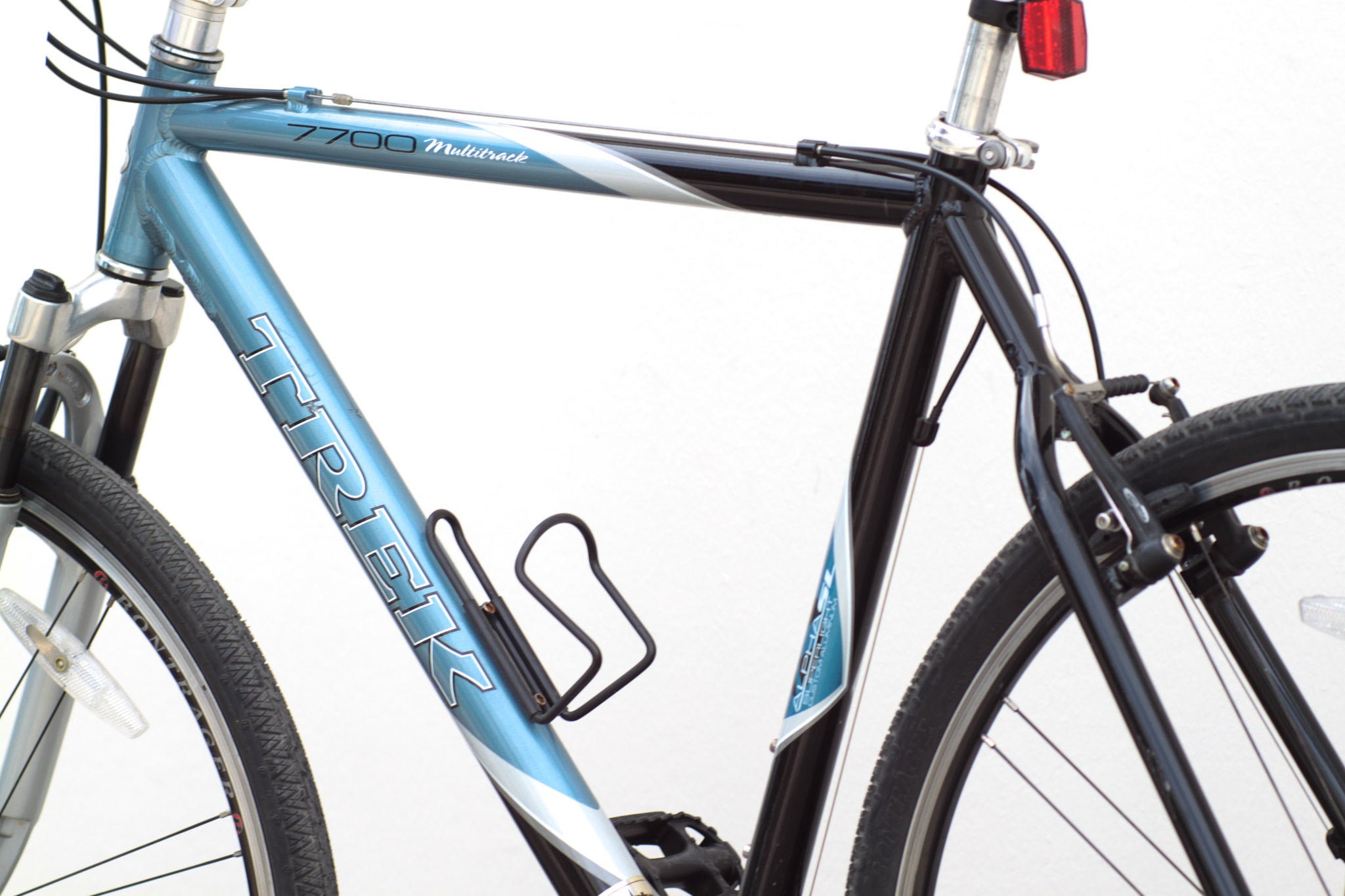 Trek Multitrack 7700 Hybrid Commuter Bike RockShox Fork LROI