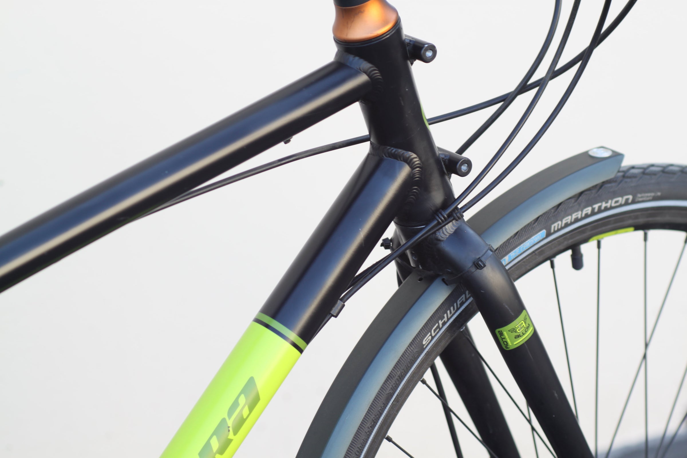 Novara Gotham Commuter with Belt Drive, Nuvinci CVT, Rear Rack LG