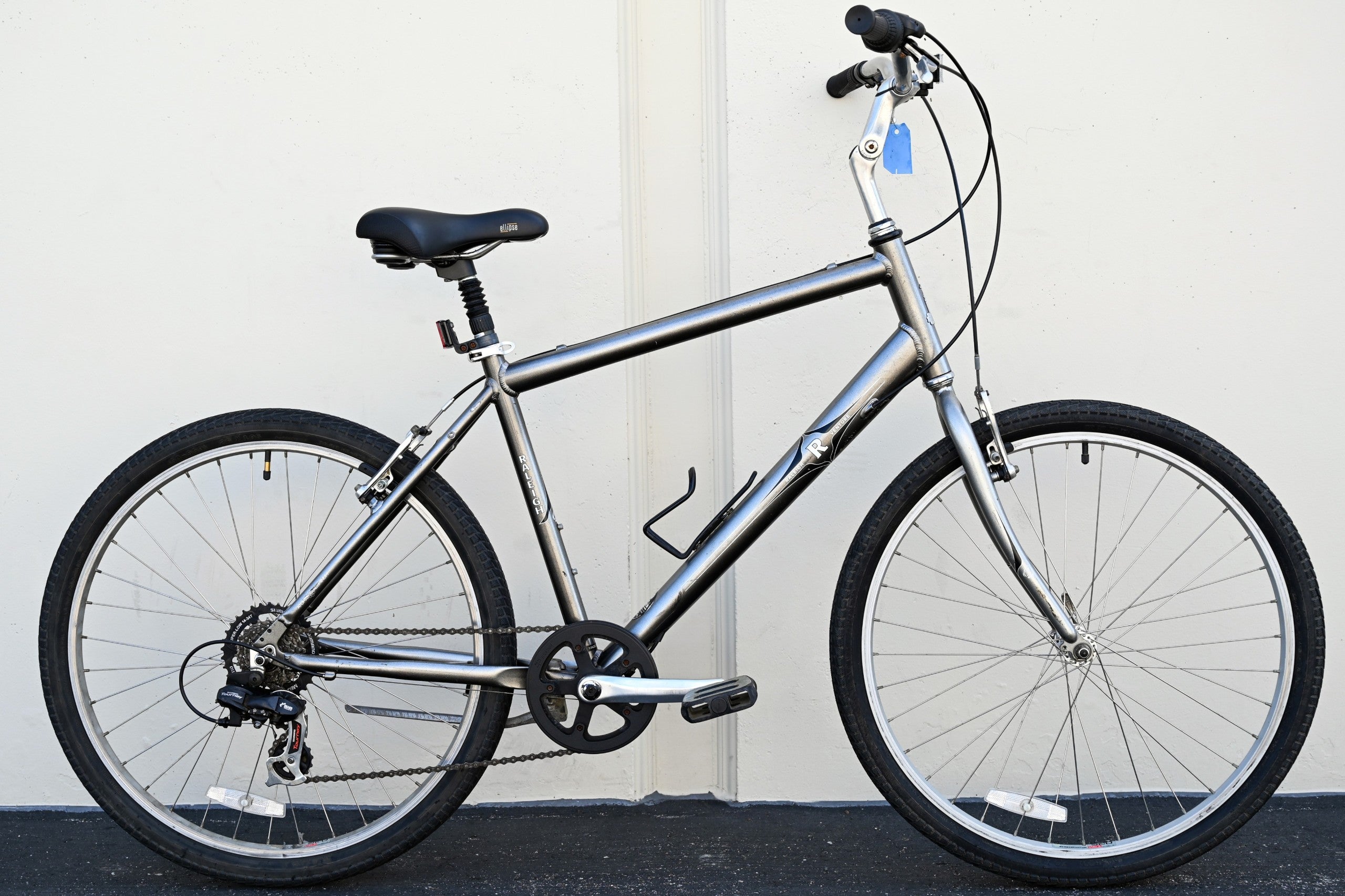 Raleigh Venture Commuter Hybrid Bike with Adjustable High Bars, 7