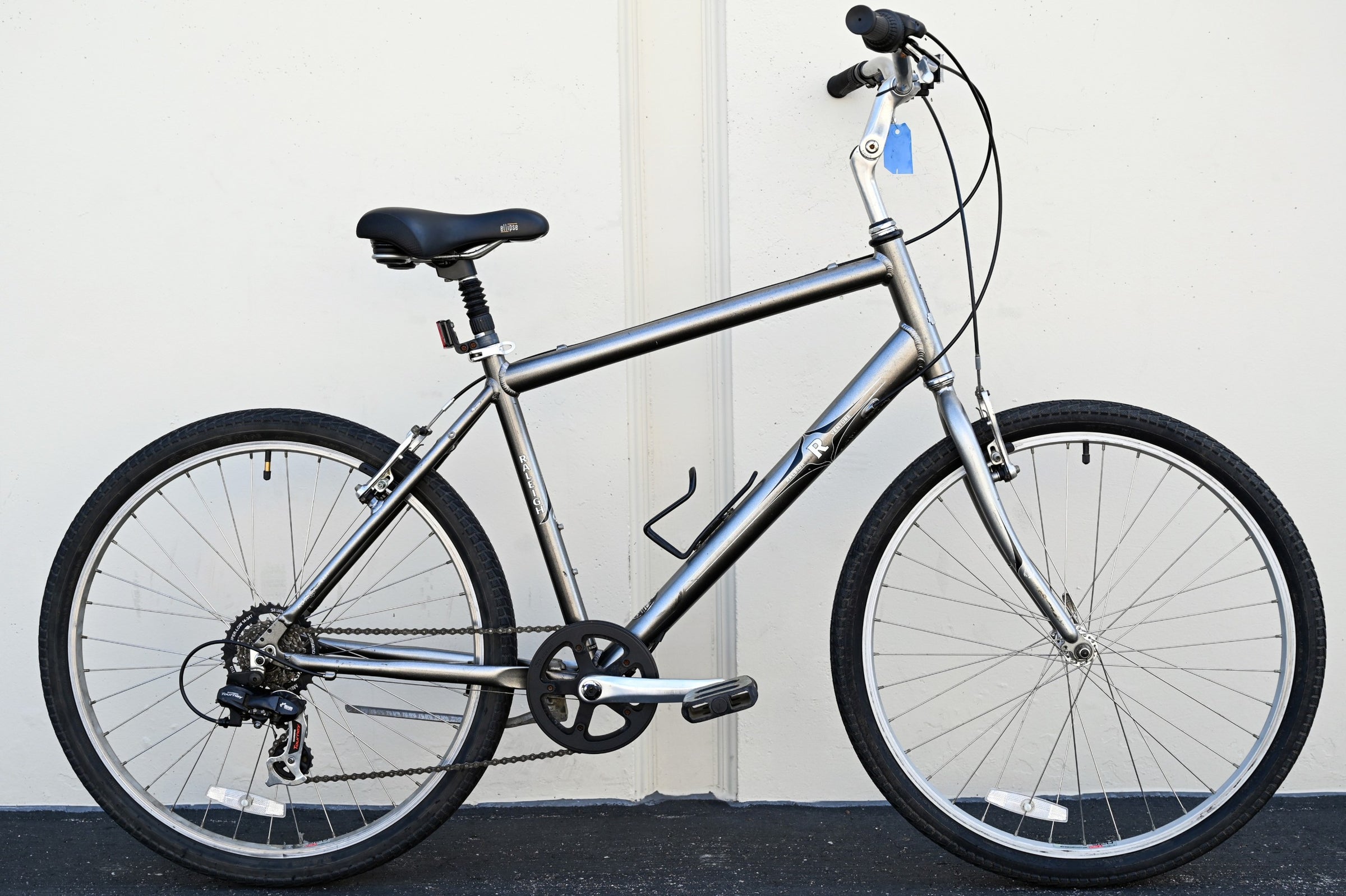 Raleigh Venture Commuter Hybrid Bike with Adjustable High Bars, 7