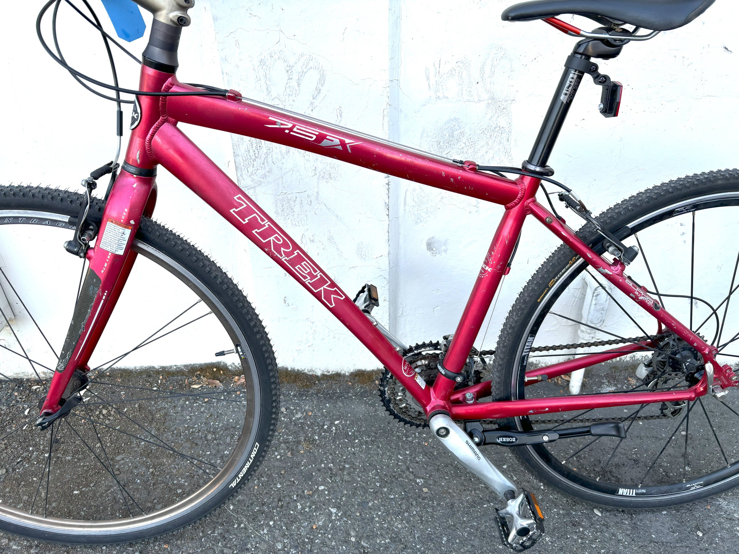 Trek 7.5 FX Commuter Hybrid Bike with Gravel Tires, Carbon Fork 