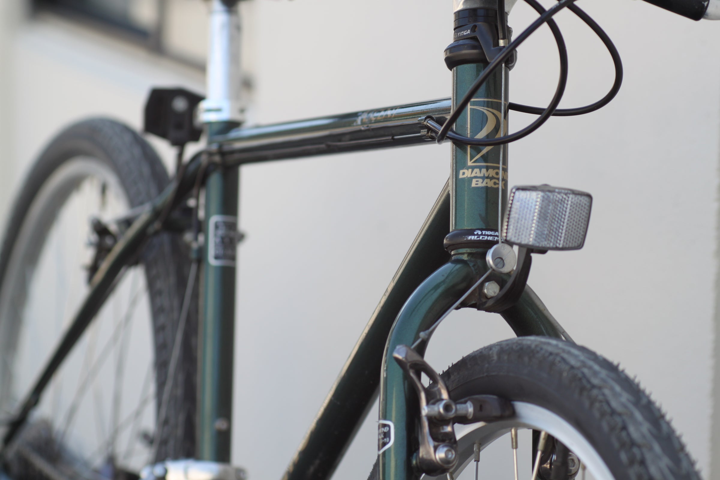 Diamondback Ascent Vintage Hardtail Mountain Bike with Pavement