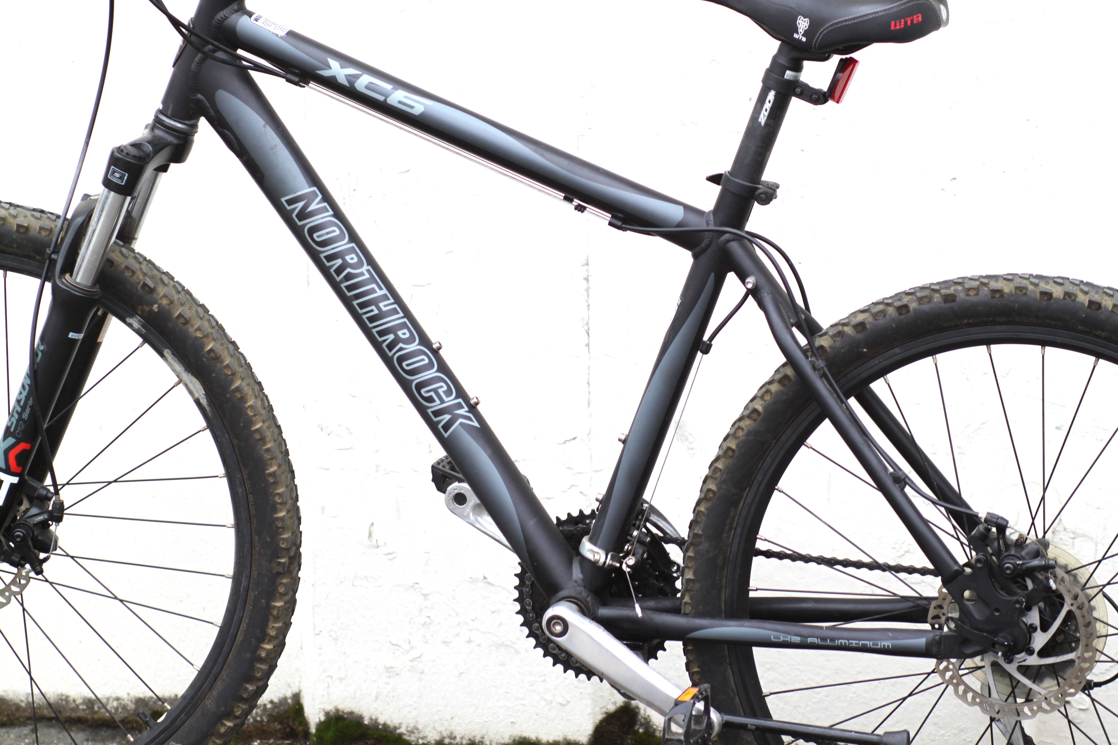 Northrock XC6 Sport Mountain Bike with Disc Brakes and Suntour