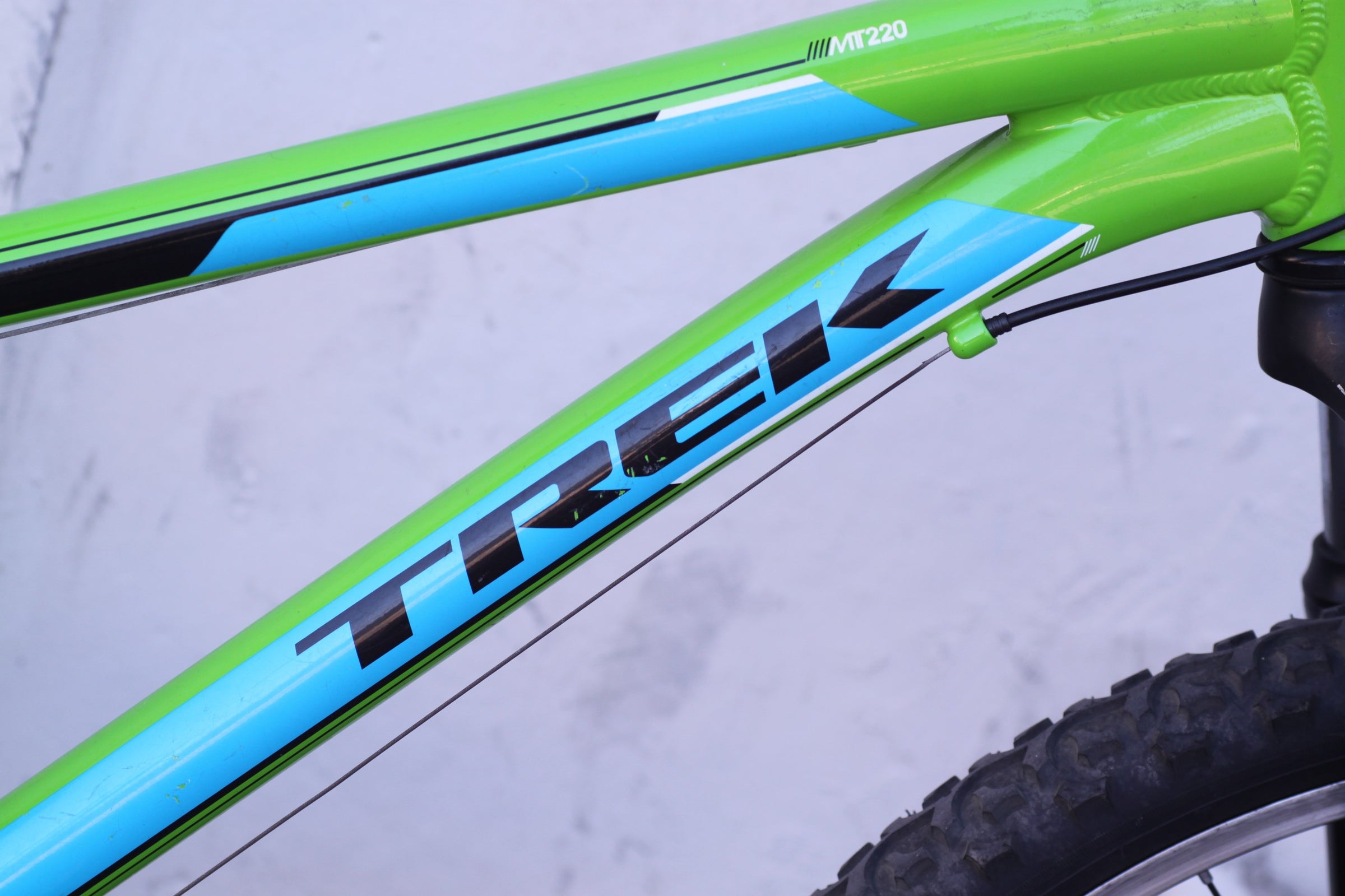 Trek MT220 Kid's Mountain Bike with 24” Wheels, Zoom Fork green