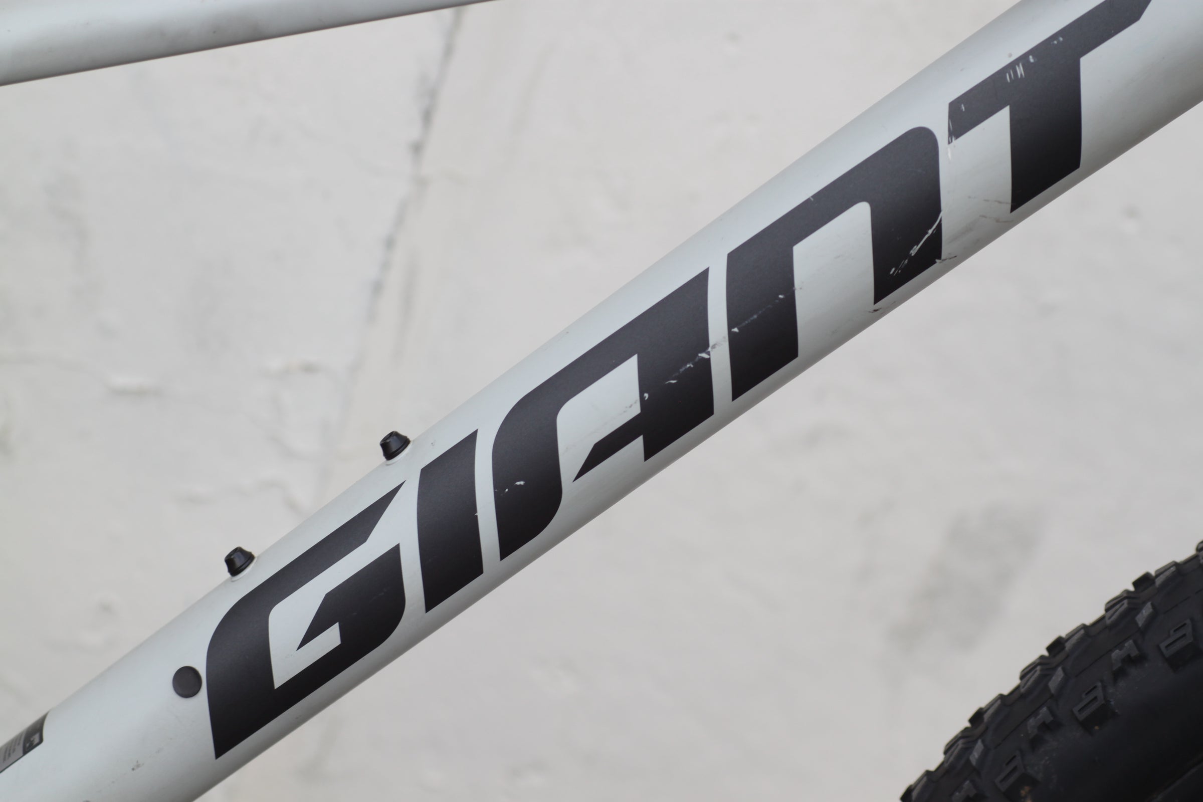 Giant Talon 2 27.5 Mountain Bike with Disc Brakes, 27.5” Wheels