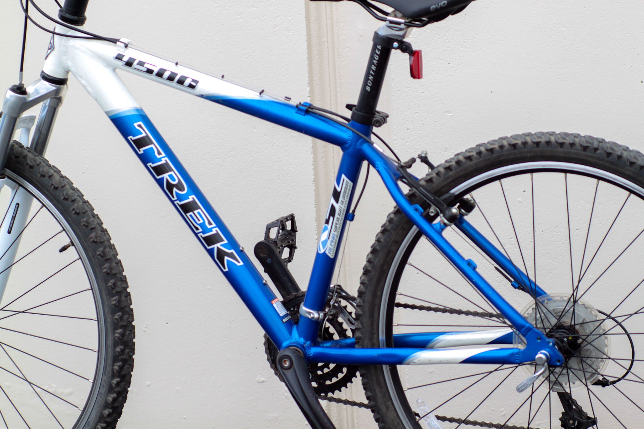 Trek 4500 Hardtail MTB with Rock Shox Judy Fork blue/white