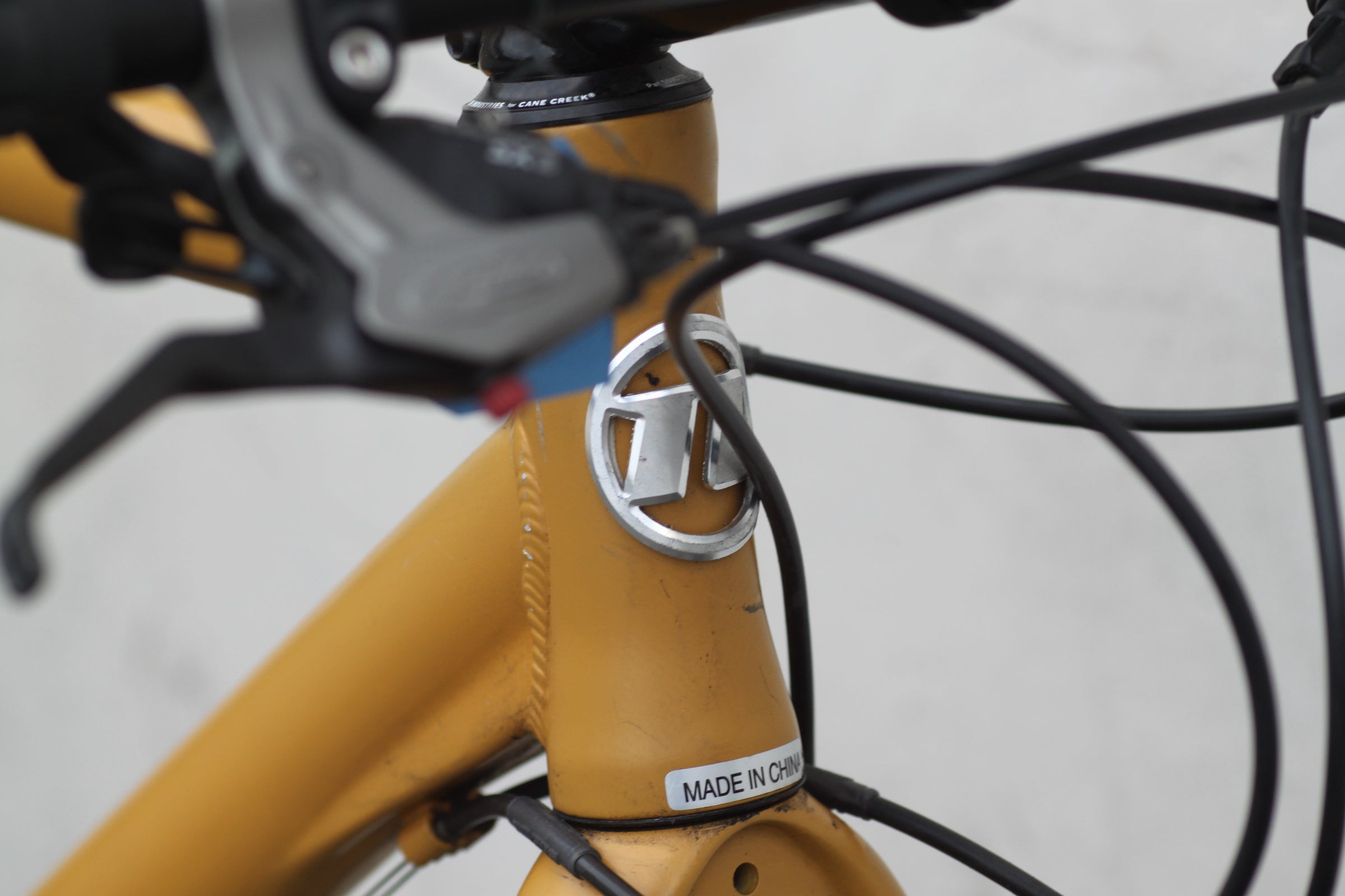 Novara Big Buzz Gravel Commuter Hybrid with Disc Brakes 18